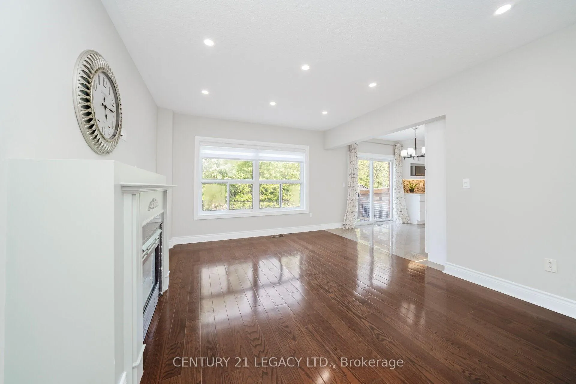 Photo 16 of 28 Sunnybrook Crescent, Brampton, Fletcher's Meadow — HOMEH