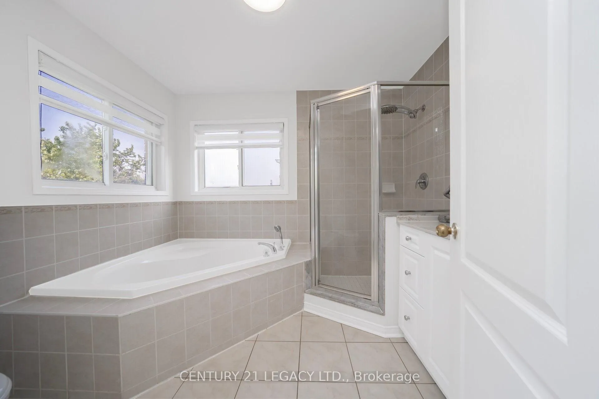 Photo 23 of 28 Sunnybrook Crescent, Brampton, Fletcher's Meadow — HOMEH