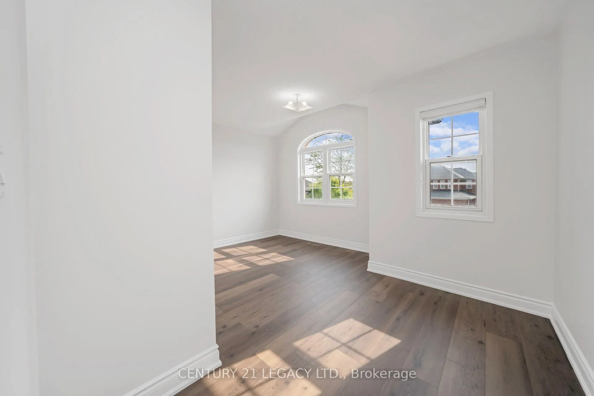Photo 30 of 28 Sunnybrook Crescent, Brampton, Fletcher's Meadow — HOMEH