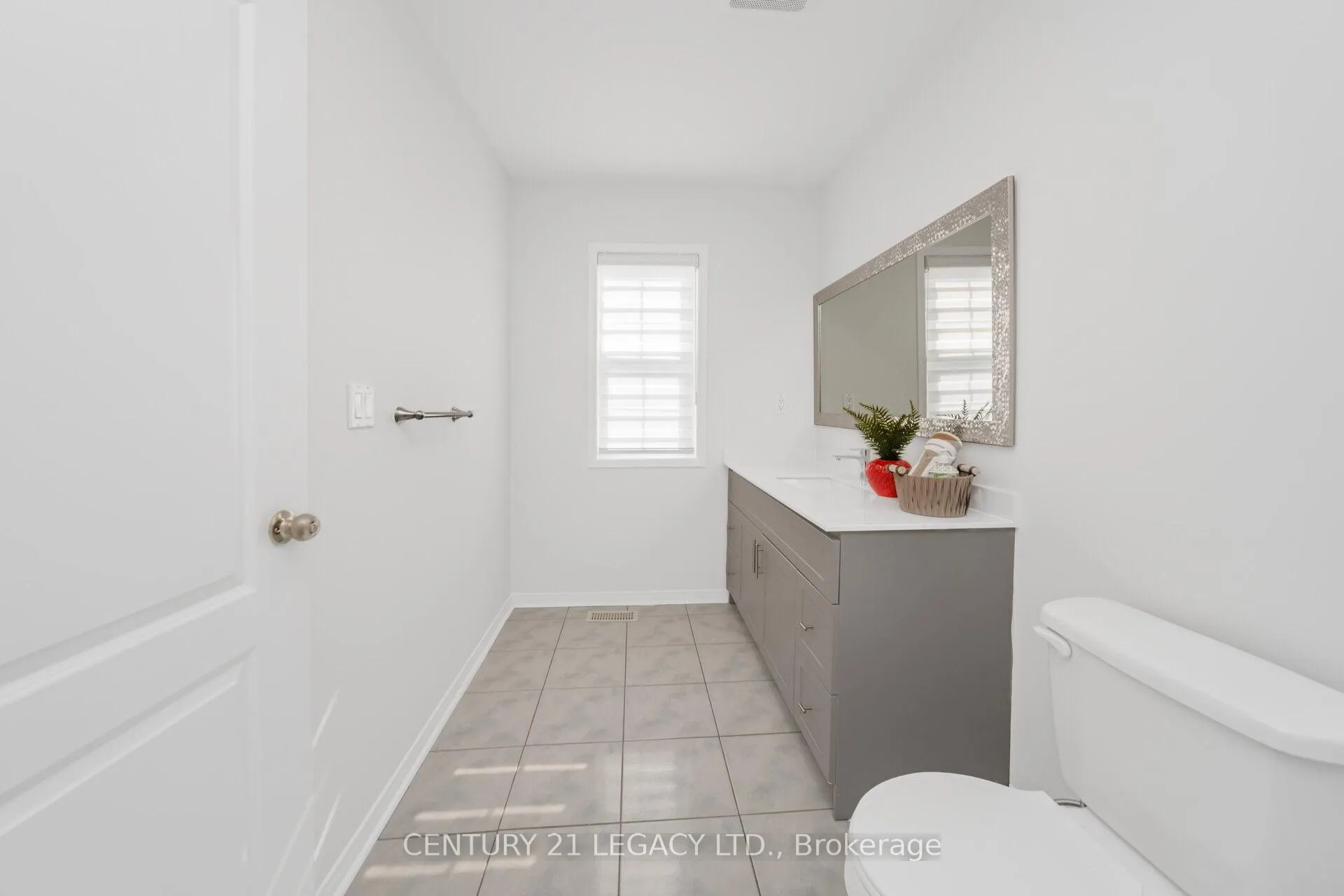 Photo 34 of 28 Sunnybrook Crescent, Brampton, Fletcher's Meadow — HOMEH