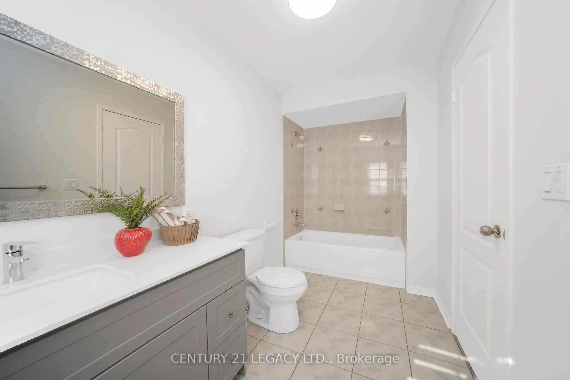 Photo 35 of 28 Sunnybrook Crescent, Brampton, Fletcher's Meadow — HOMEH