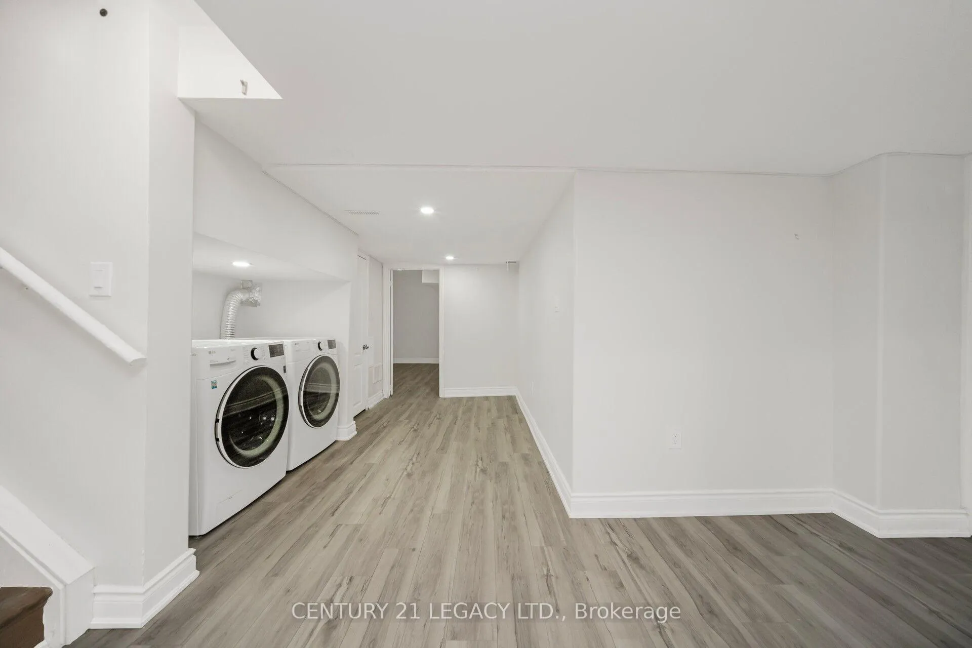 Photo 43 of 28 Sunnybrook Crescent, Brampton, Fletcher's Meadow — HOMEH