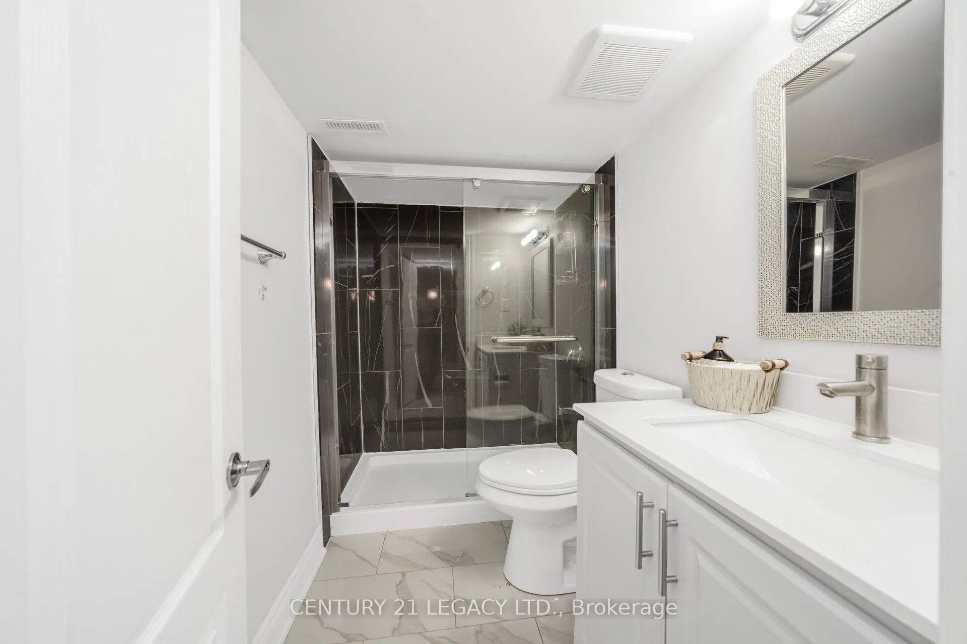 Photo 44 of 28 Sunnybrook Crescent, Brampton, Fletcher's Meadow — HOMEH