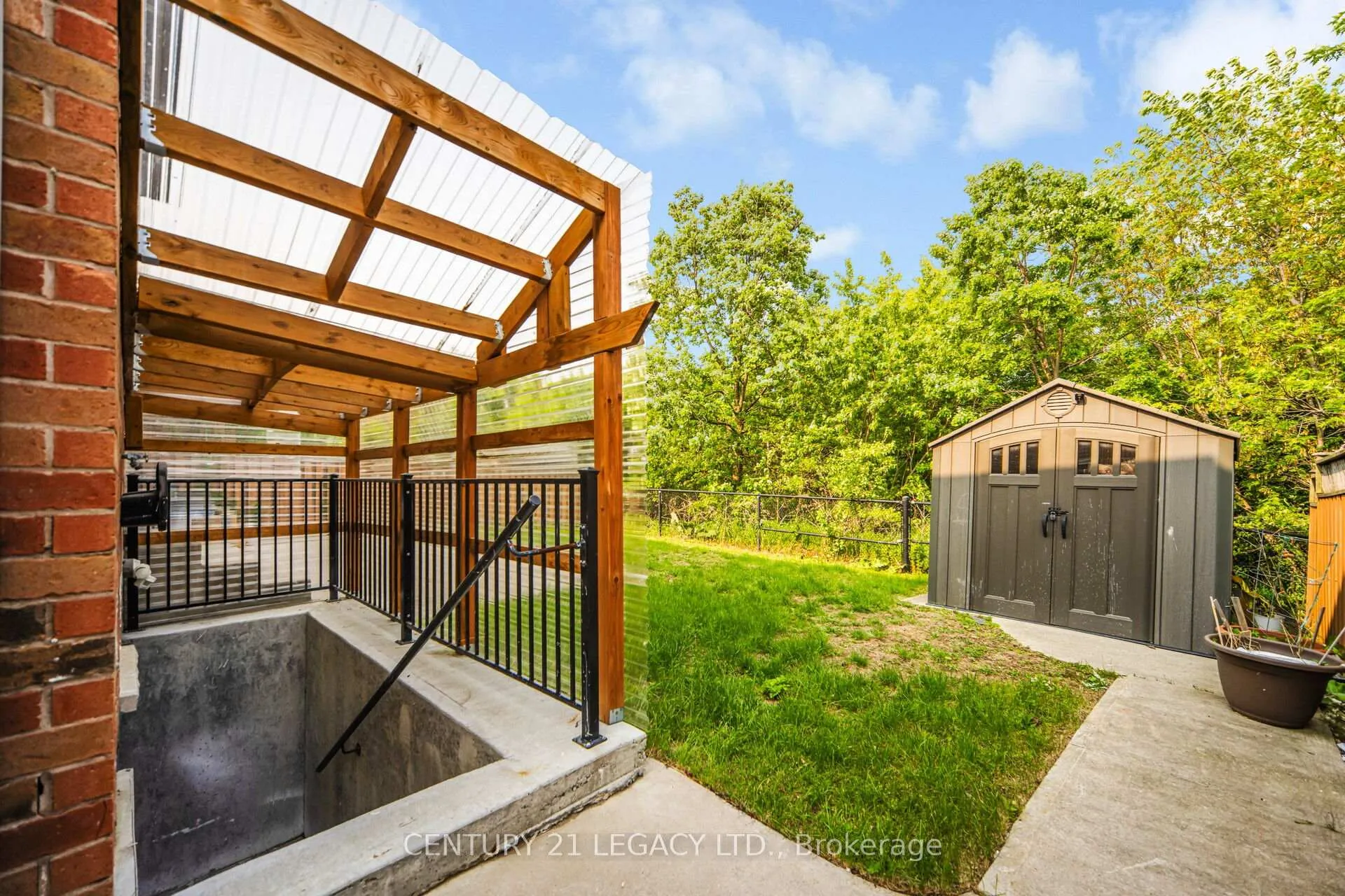 Photo 48 of 28 Sunnybrook Crescent, Brampton, Fletcher's Meadow — HOMEH