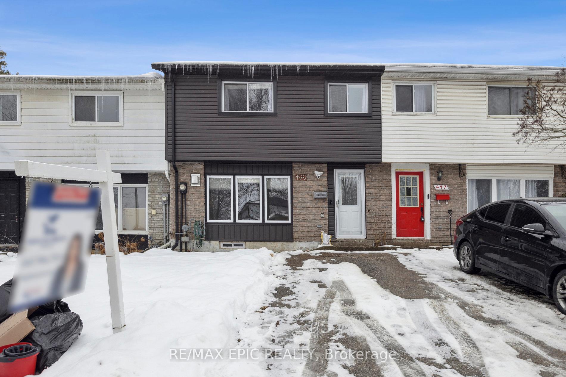 Front of 499 Parkview Crescent