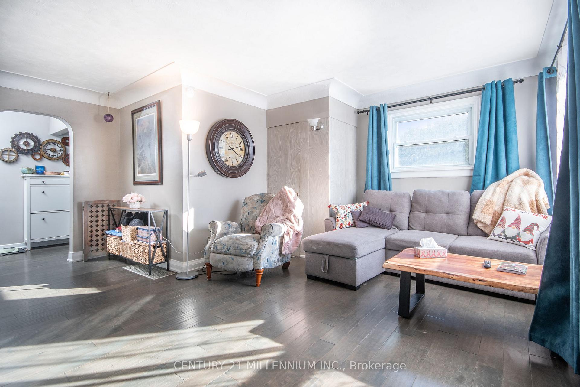 Photo 4 of 74 Pinelands Avenue, Hamilton, Lakeshore — HOMEH