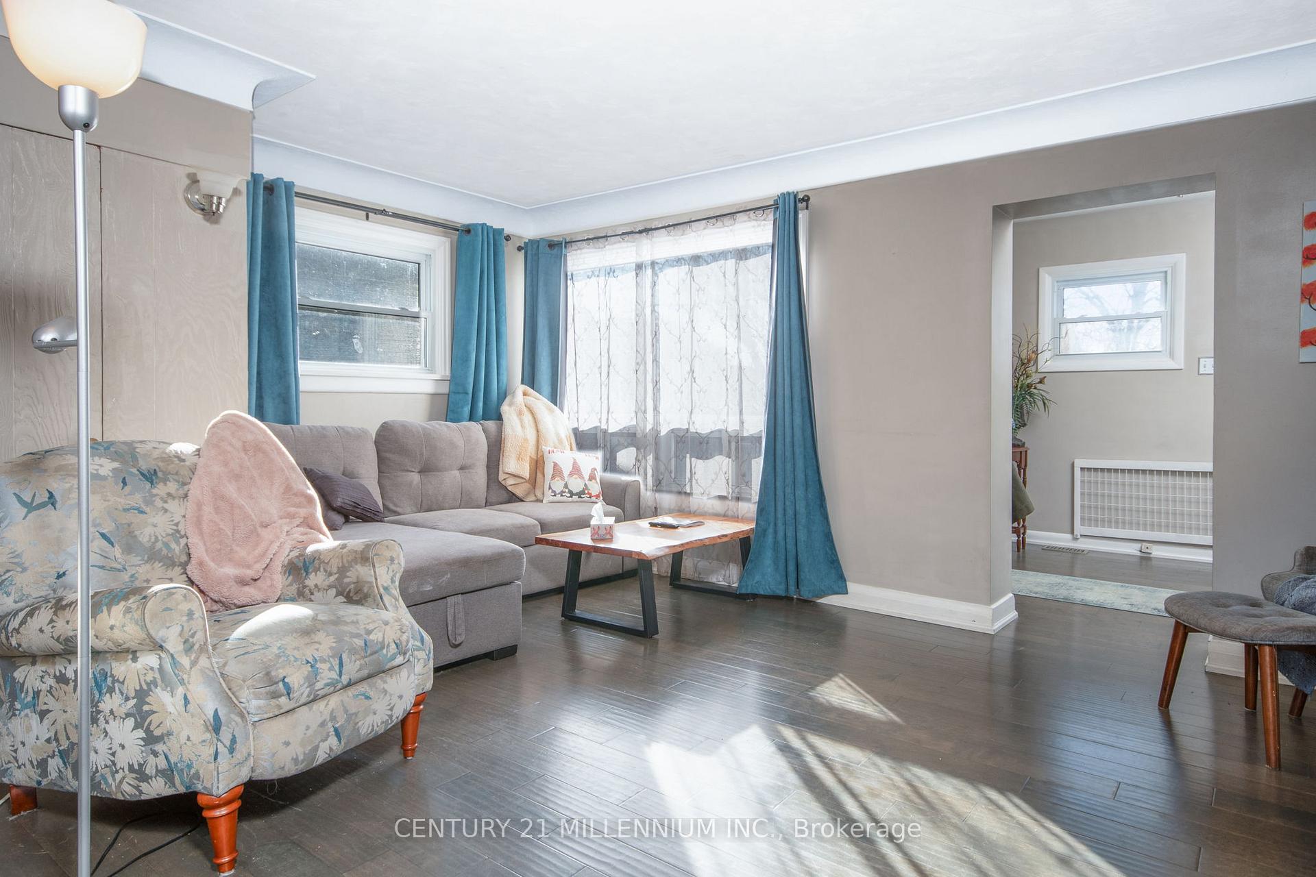 Photo 5 of 74 Pinelands Avenue, Hamilton, Lakeshore — HOMEH