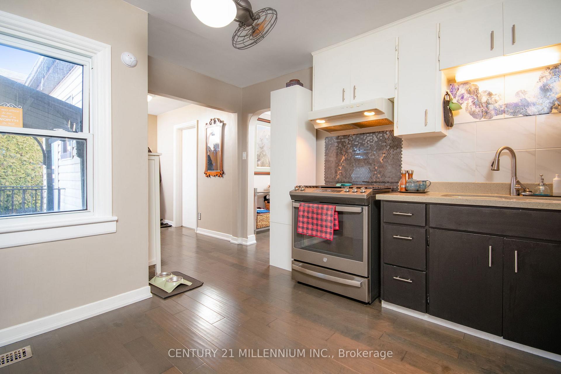 Photo 8 of 74 Pinelands Avenue, Hamilton, Lakeshore — HOMEH