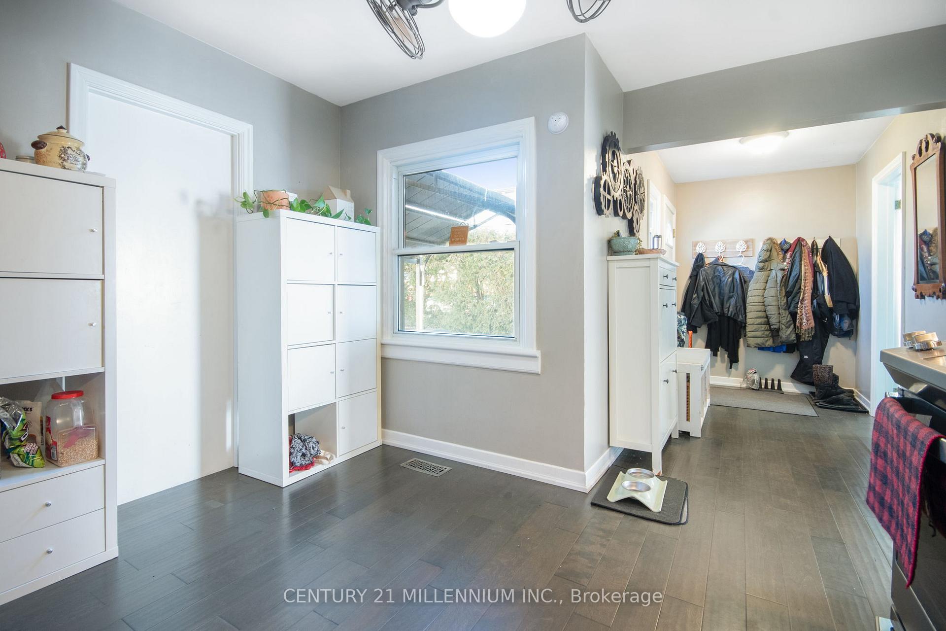 Photo 9 of 74 Pinelands Avenue, Hamilton, Lakeshore — HOMEH