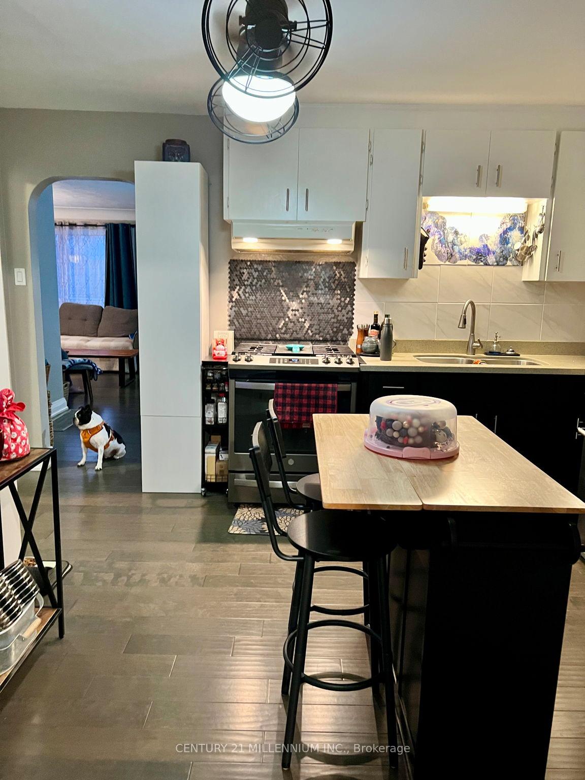Photo 11 of 74 Pinelands Avenue, Hamilton, Lakeshore — HOMEH