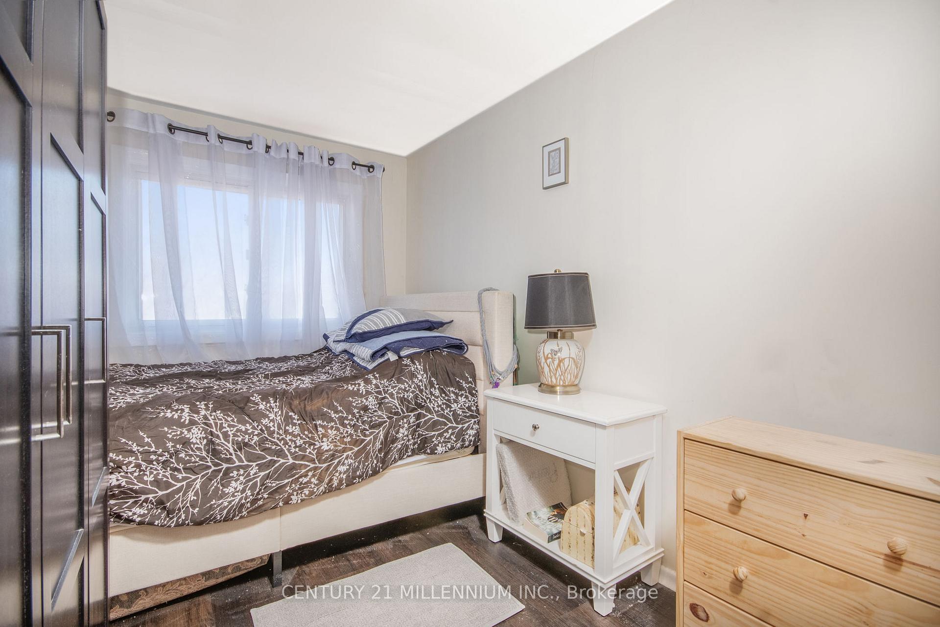 Photo 18 of 74 Pinelands Avenue, Hamilton, Lakeshore — HOMEH