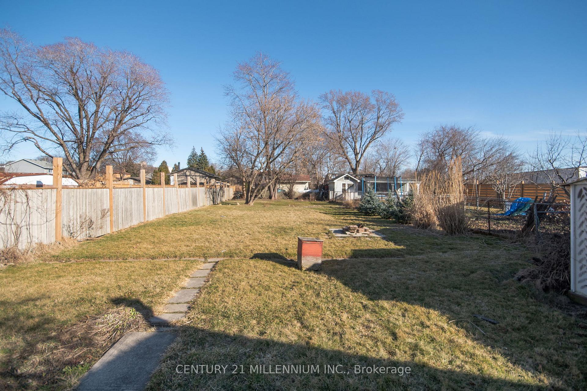 Photo 22 of 74 Pinelands Avenue, Hamilton, Lakeshore — HOMEH