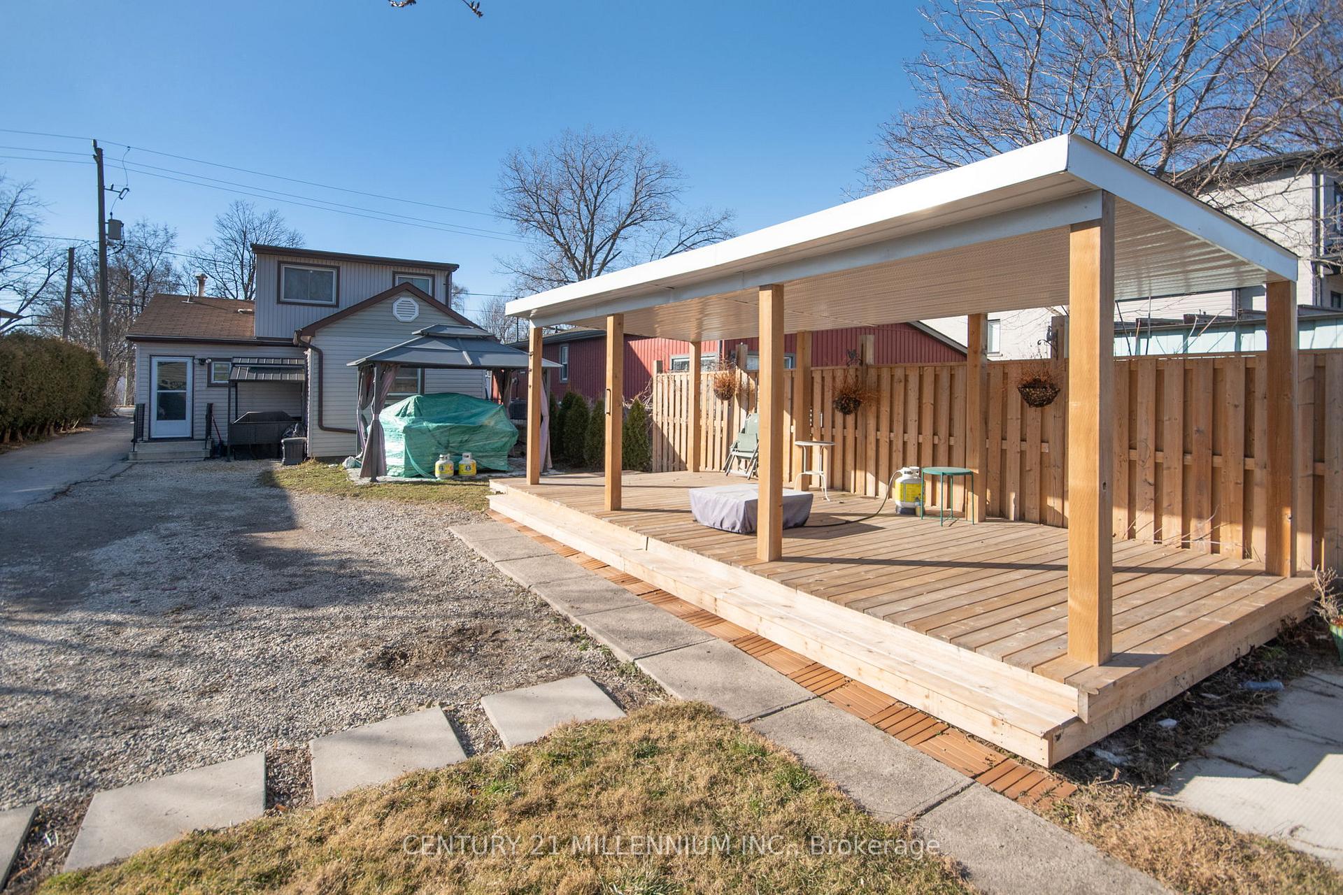 Photo 23 of 74 Pinelands Avenue, Hamilton, Lakeshore — HOMEH