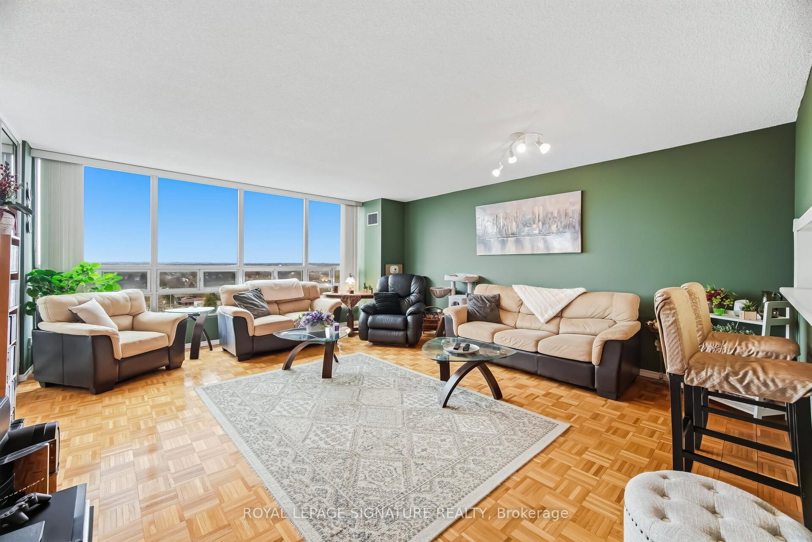Photo 8 of Unit 1107, 320 Mill St, Brampton, Brampton South — HOMEH