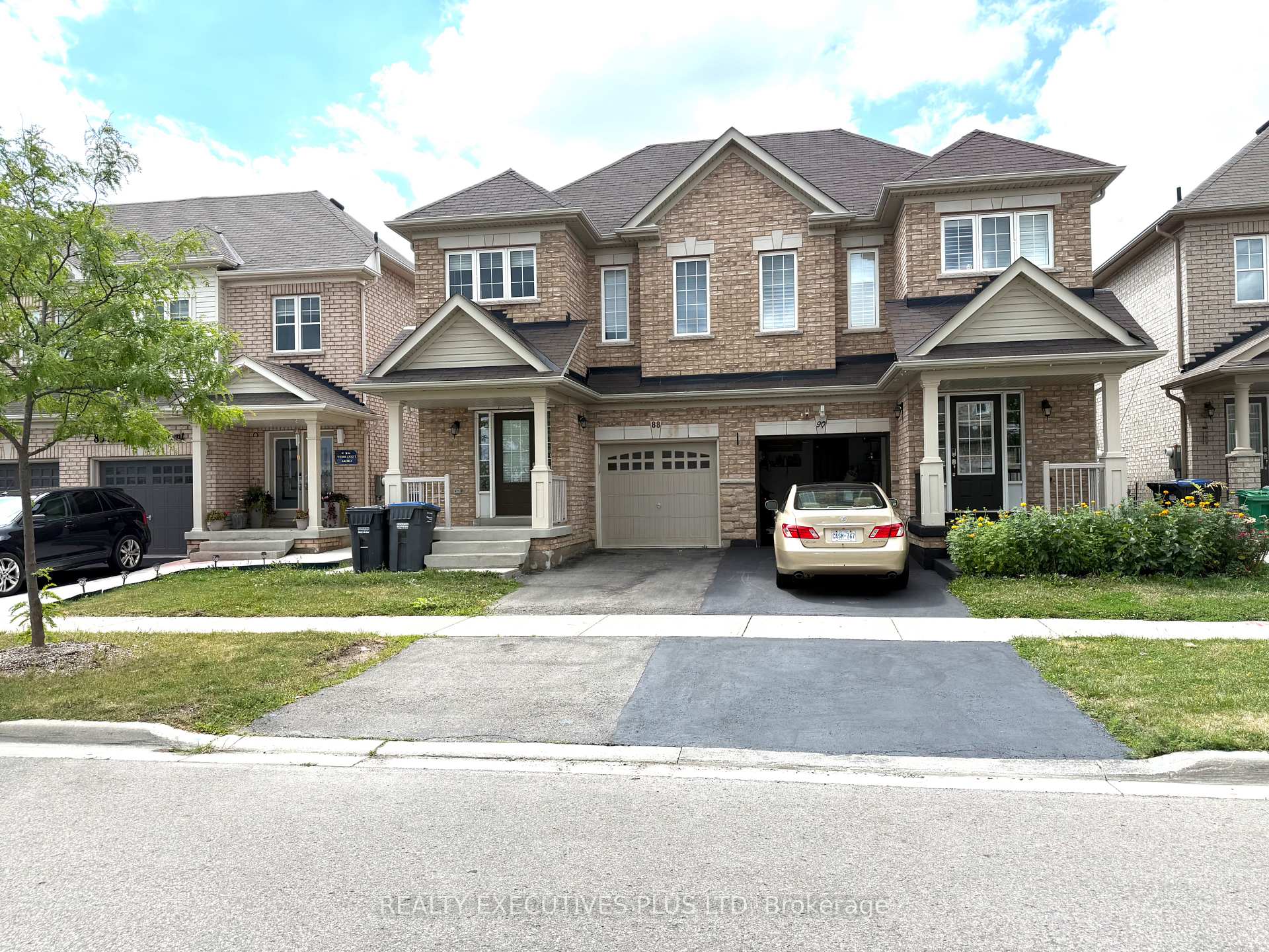 Front of Unit Upper, 88 Banbridge Crescent