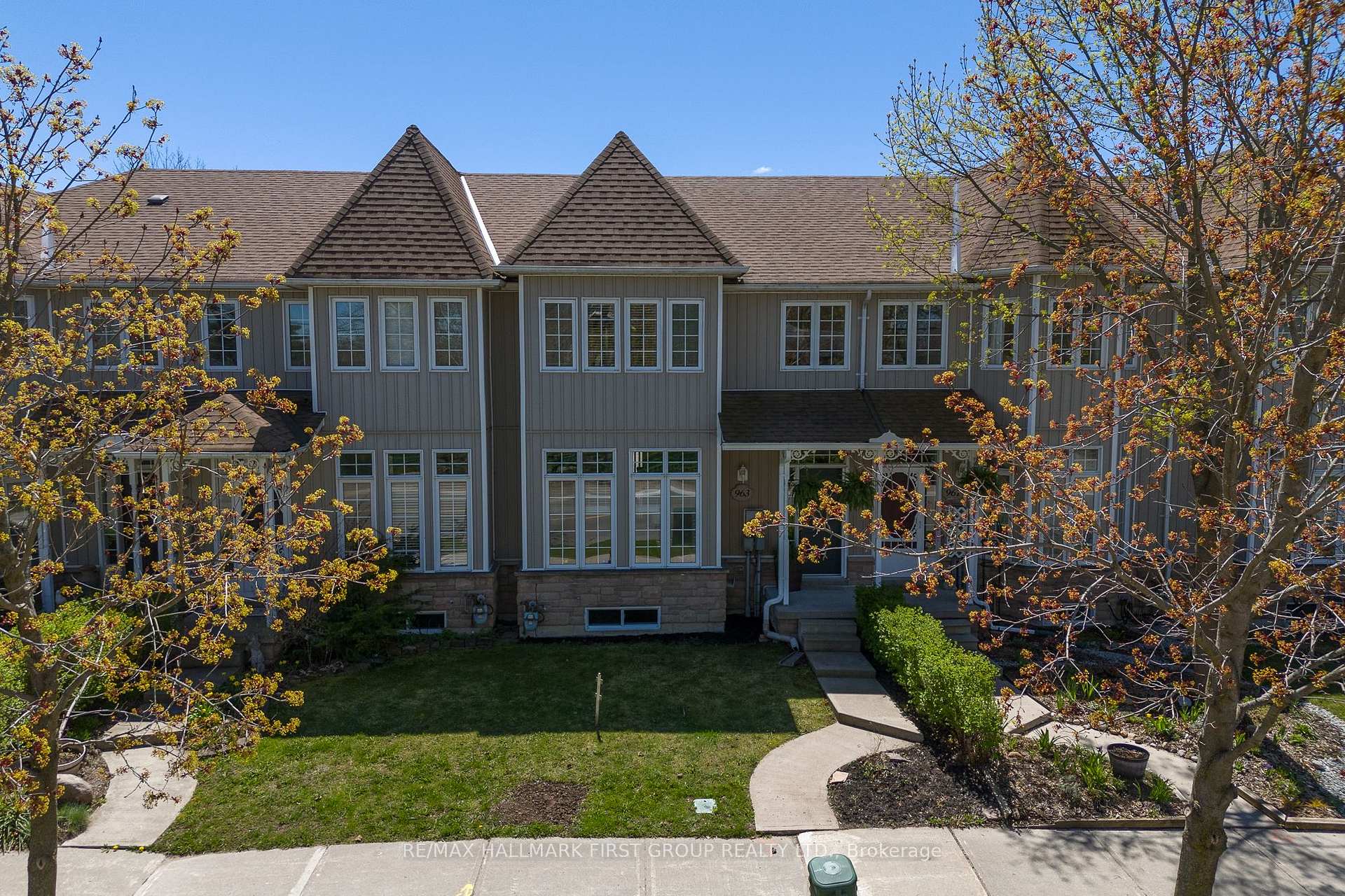 Photo 1 of 963 Lake Drive E, Georgina, Sutton & Jackson's Point — HOMEH