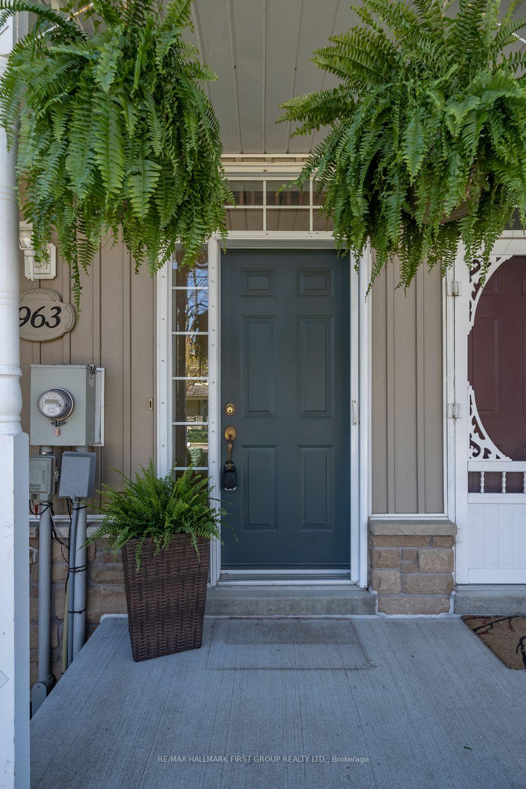 Photo 3 of 963 Lake Drive E, Georgina, Sutton & Jackson's Point — HOMEH