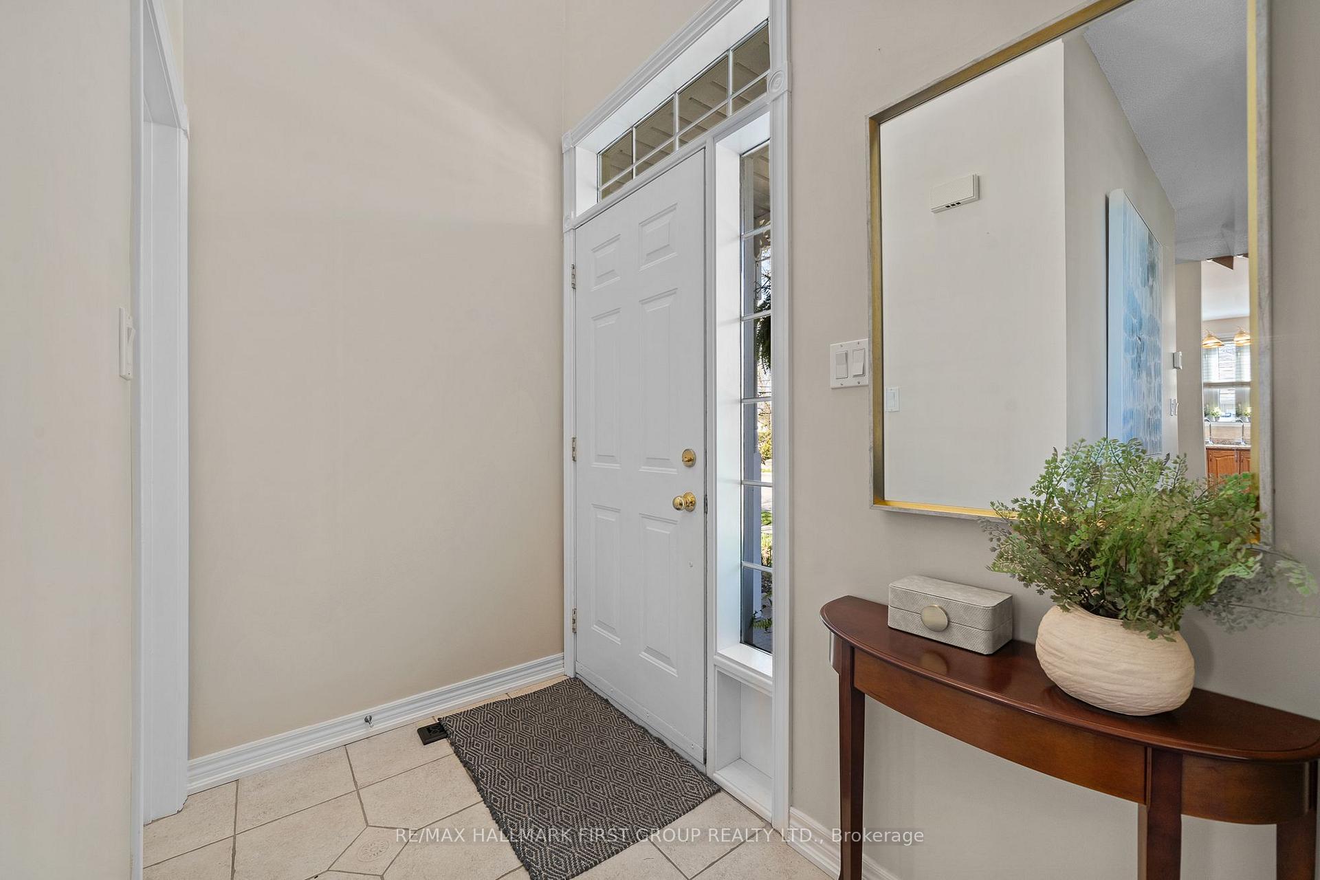 Photo 4 of 963 Lake Drive E, Georgina, Sutton & Jackson's Point — HOMEH