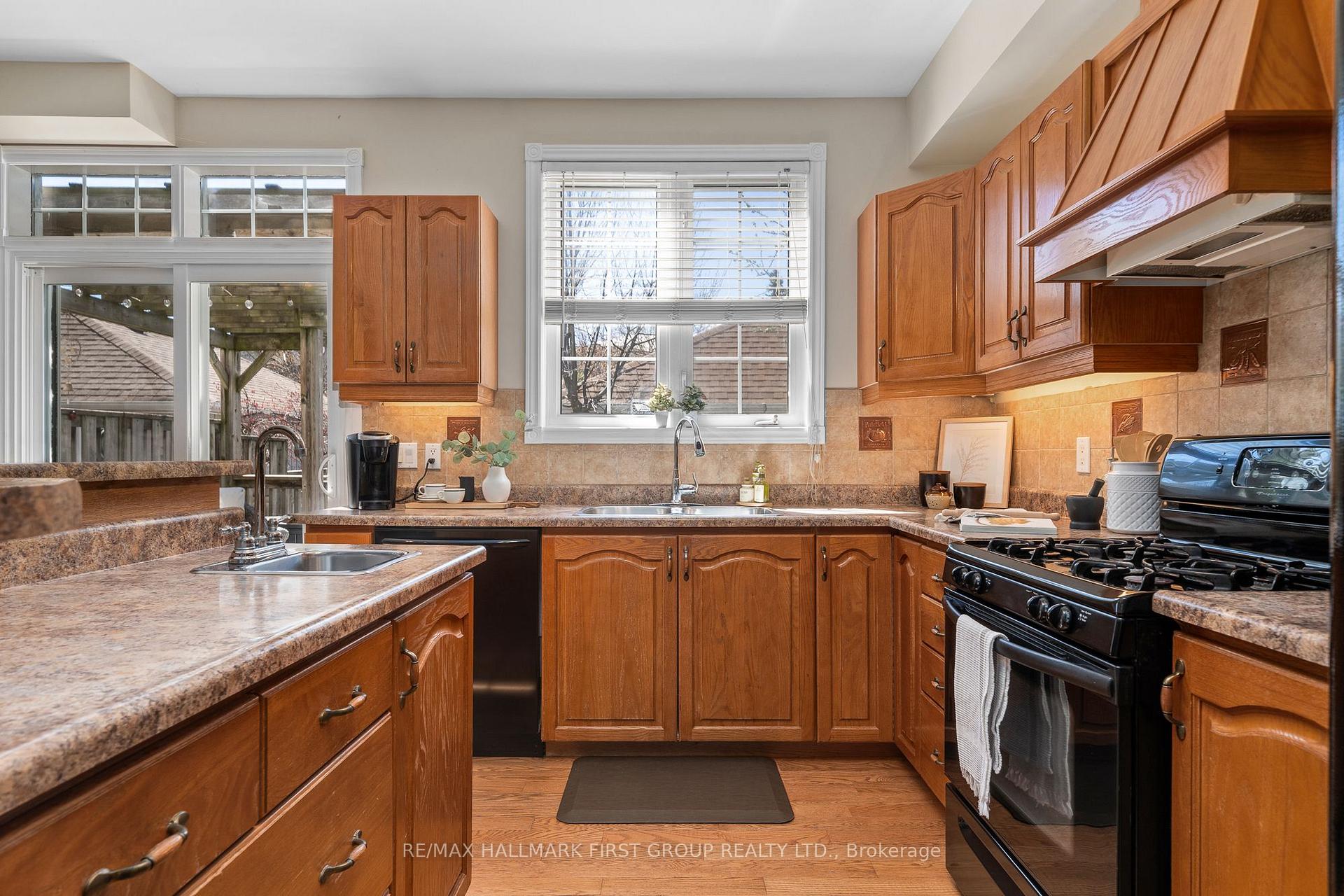 Photo 10 of 963 Lake Drive E, Georgina, Sutton & Jackson's Point — HOMEH