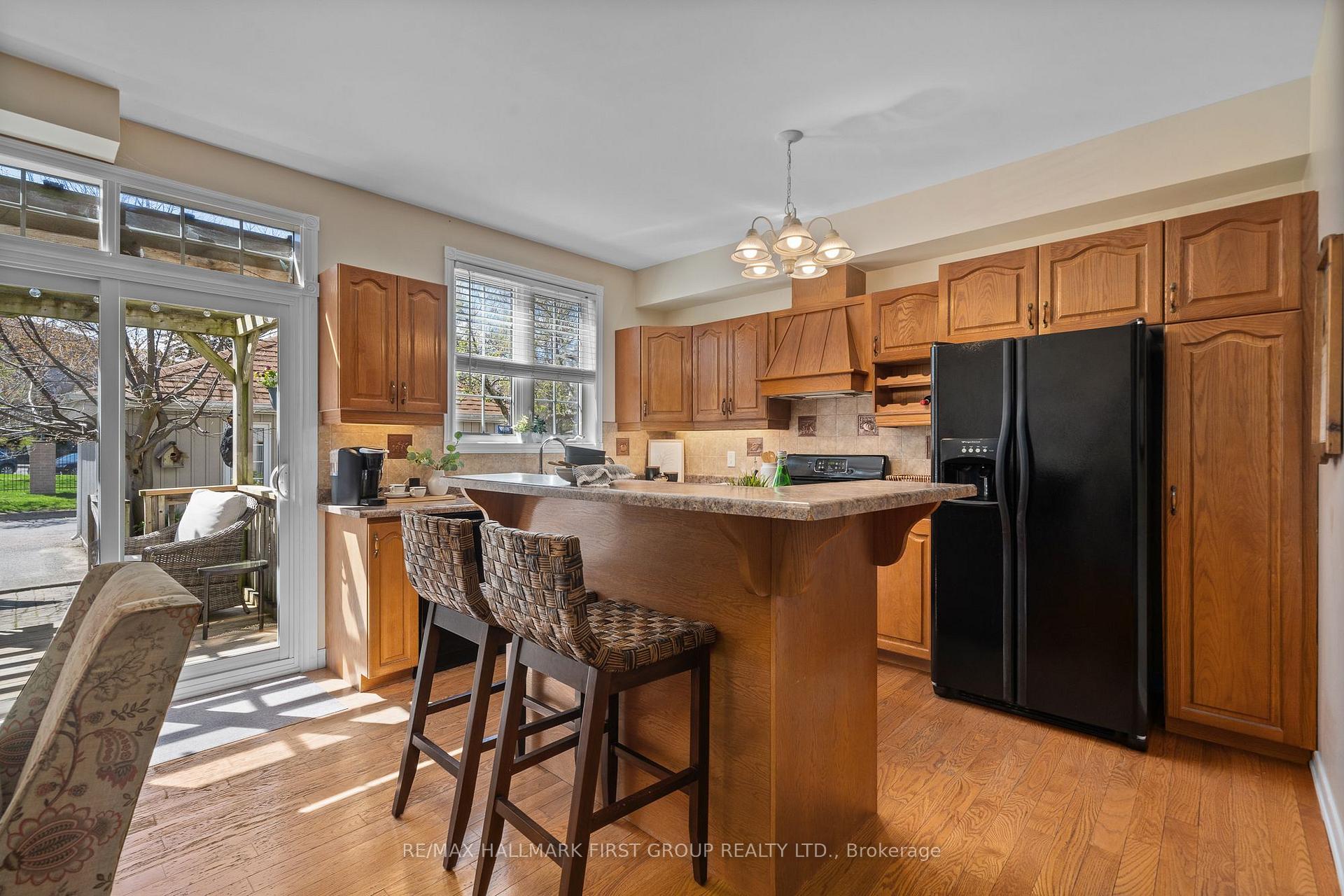 Photo 11 of 963 Lake Drive E, Georgina, Sutton & Jackson's Point — HOMEH