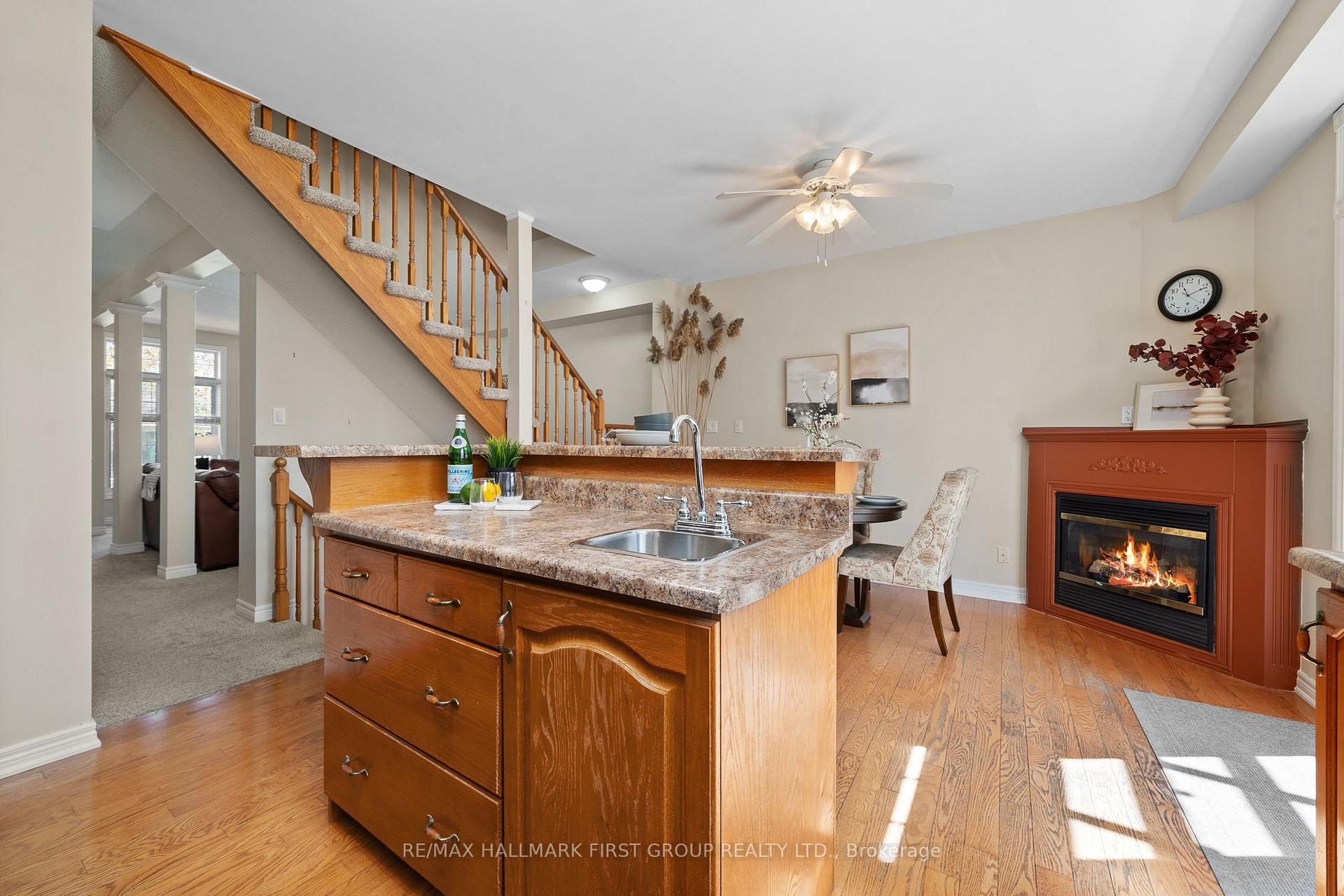 Photo 16 of 963 Lake Drive E, Georgina, Sutton & Jackson's Point — HOMEH