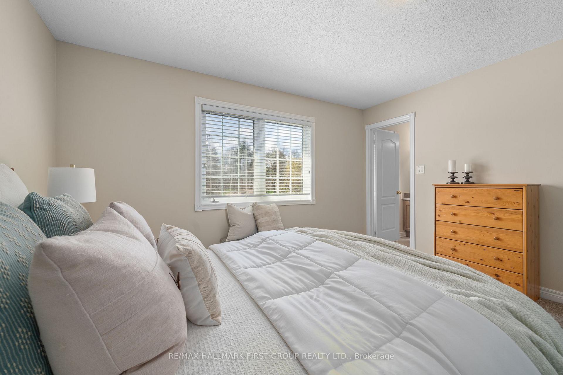 Photo 24 of 963 Lake Drive E, Georgina, Sutton & Jackson's Point — HOMEH
