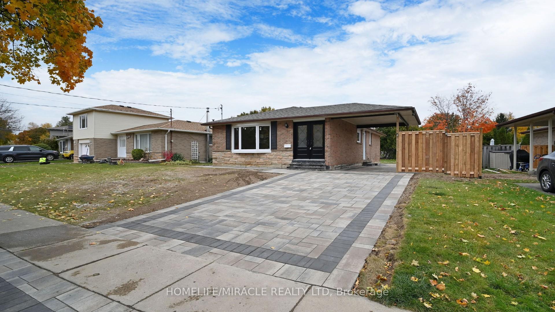 Photo 3 of 187 Delrex Boulevard, Halton Hills, Georgetown — HOMEH