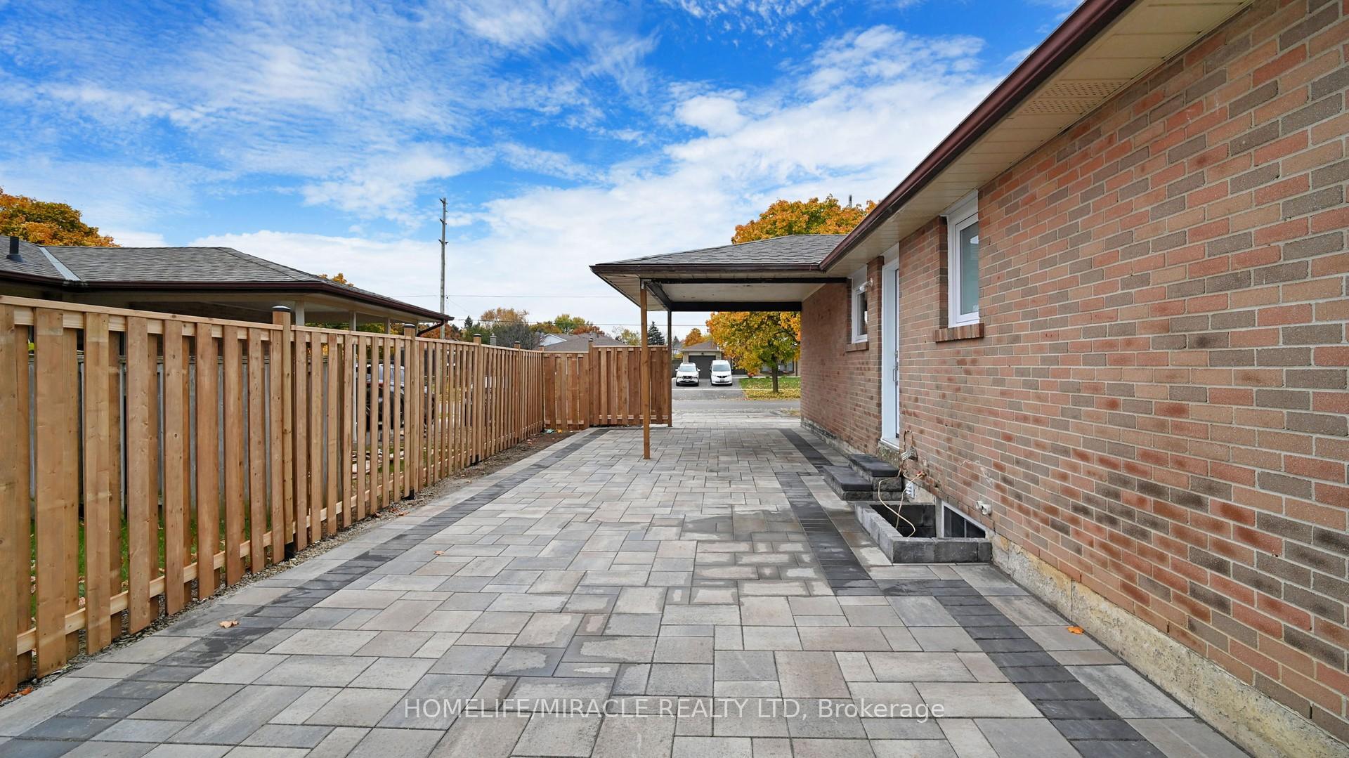 Photo 5 of 187 Delrex Boulevard, Halton Hills, Georgetown — HOMEH