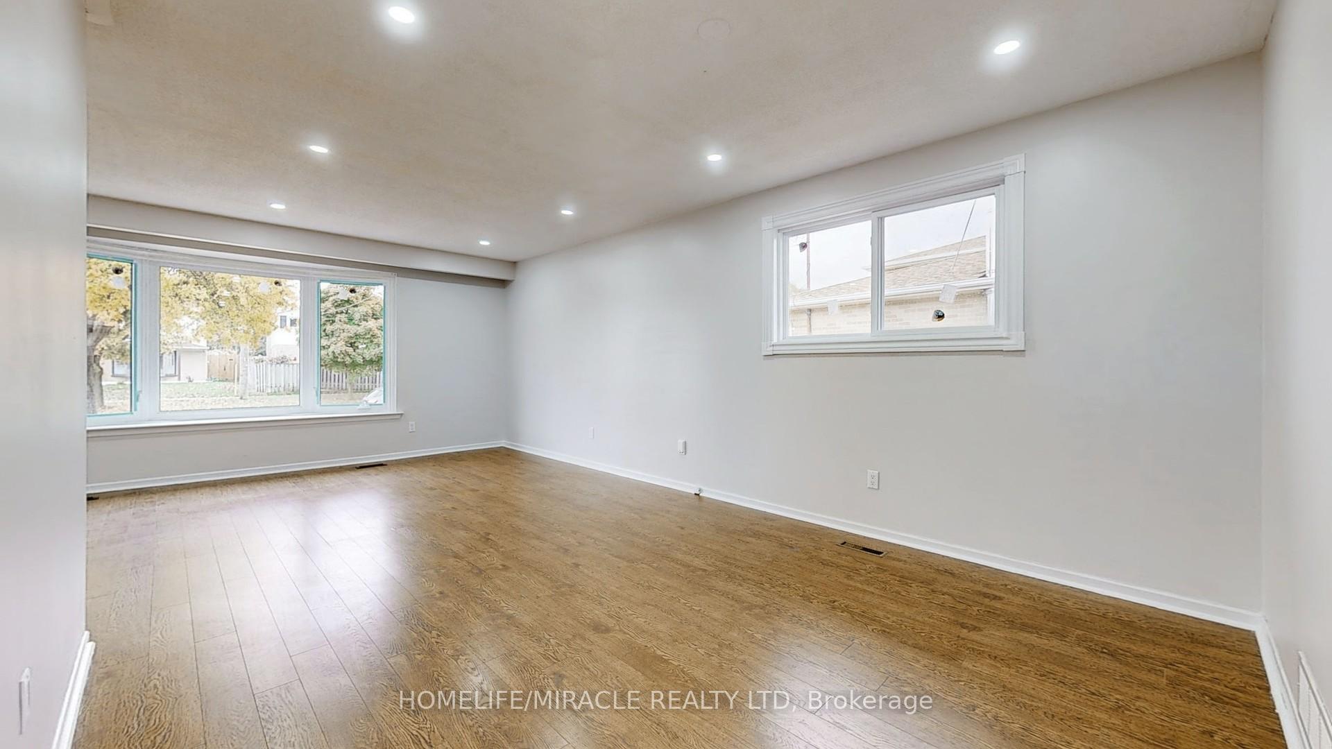 Photo 8 of 187 Delrex Boulevard, Halton Hills, Georgetown — HOMEH