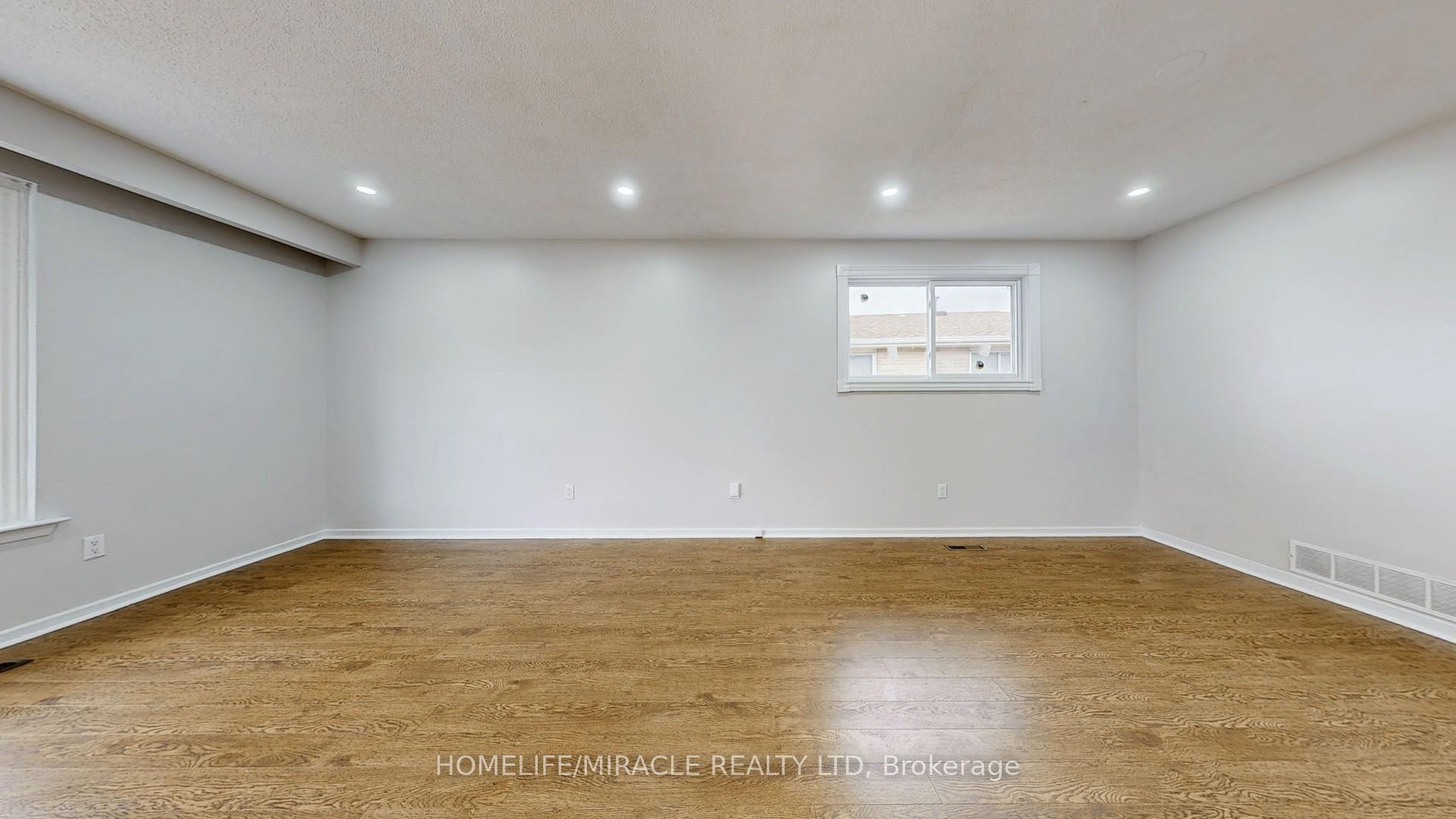 Photo 10 of 187 Delrex Boulevard, Halton Hills, Georgetown — HOMEH
