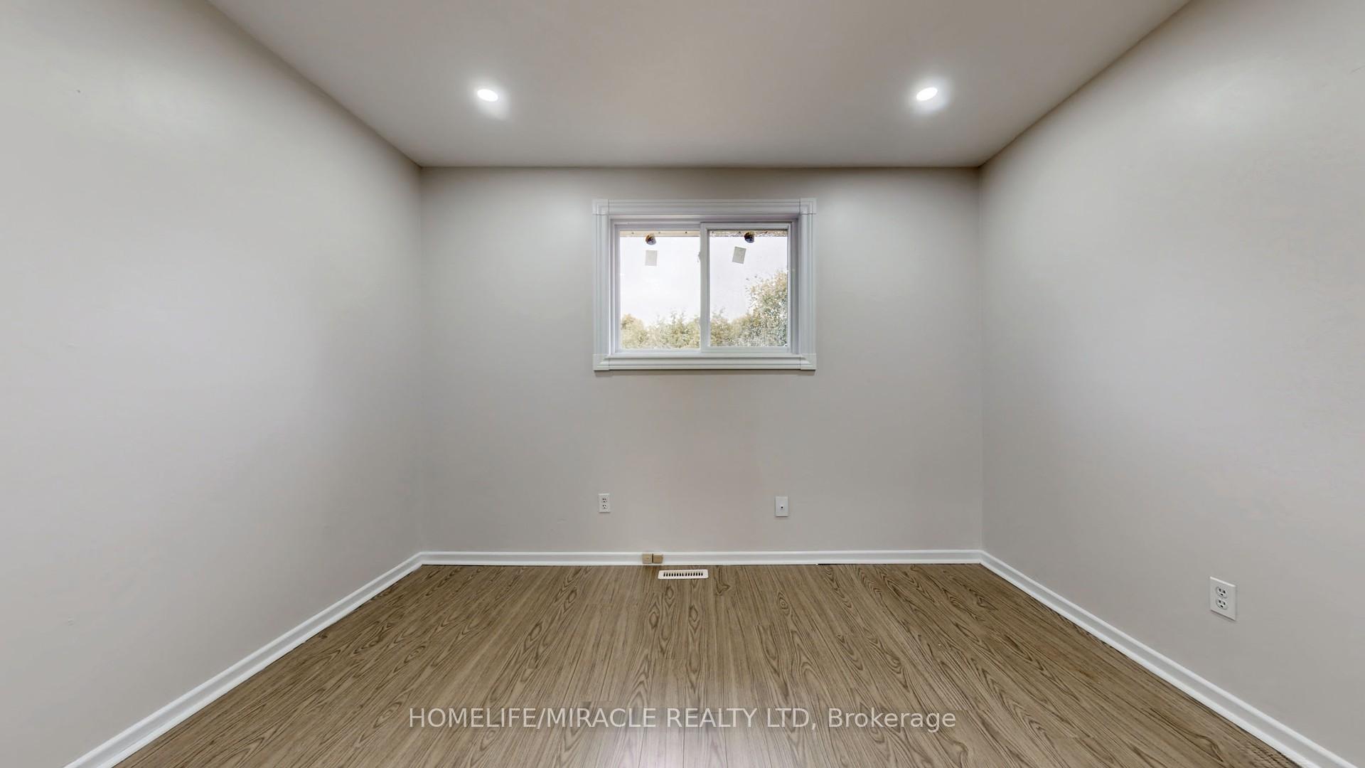 Photo 21 of 187 Delrex Boulevard, Halton Hills, Georgetown — HOMEH