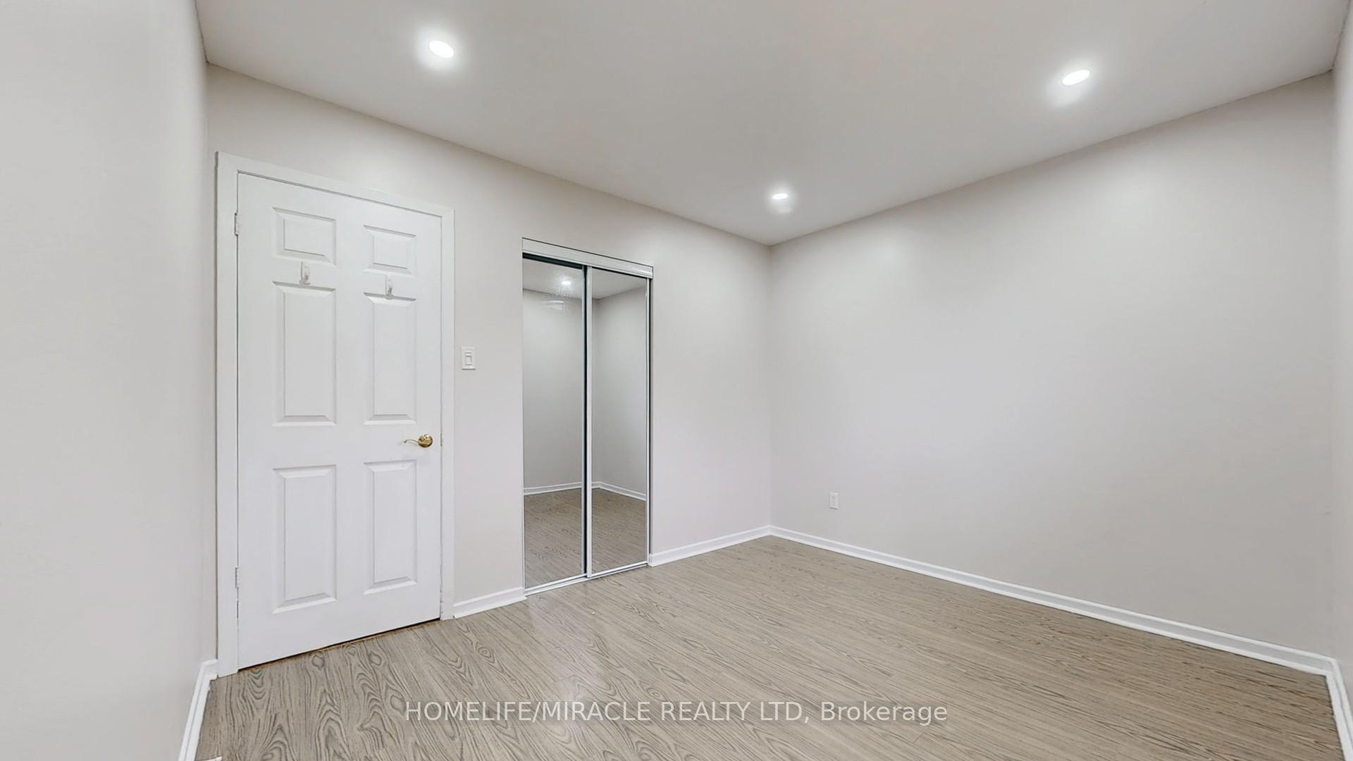 Photo 23 of 187 Delrex Boulevard, Halton Hills, Georgetown — HOMEH