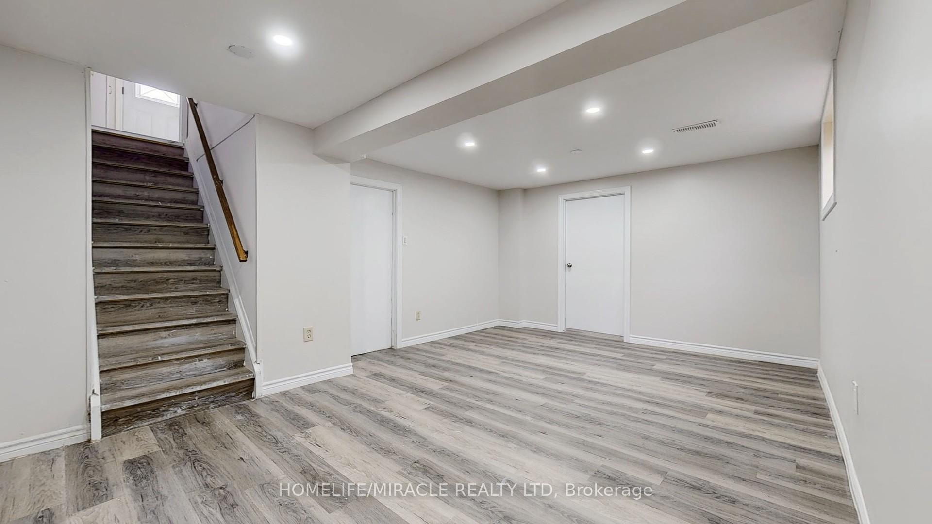Photo 26 of 187 Delrex Boulevard, Halton Hills, Georgetown — HOMEH