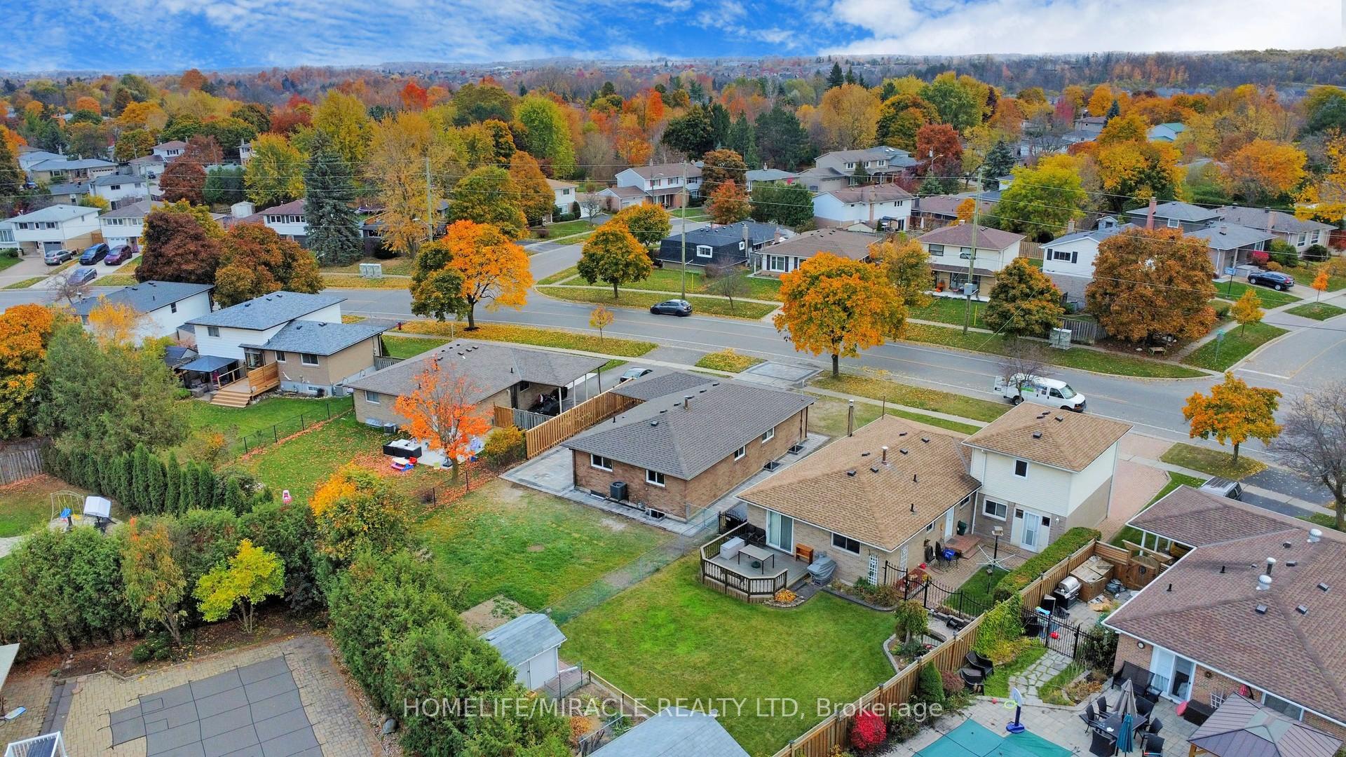 Photo 38 of 187 Delrex Boulevard, Halton Hills, Georgetown — HOMEH