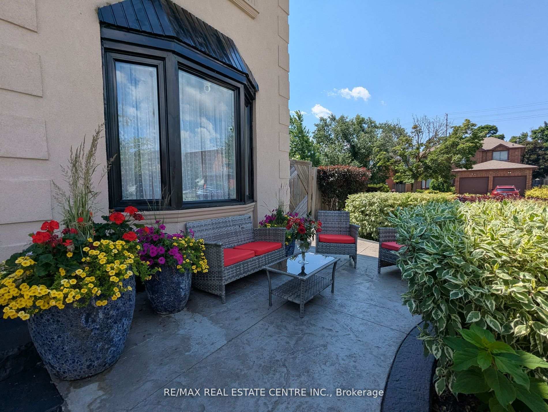 Photo 2 of 1 Brydon Crescent, Brampton, Northwood Park — HOMEH
