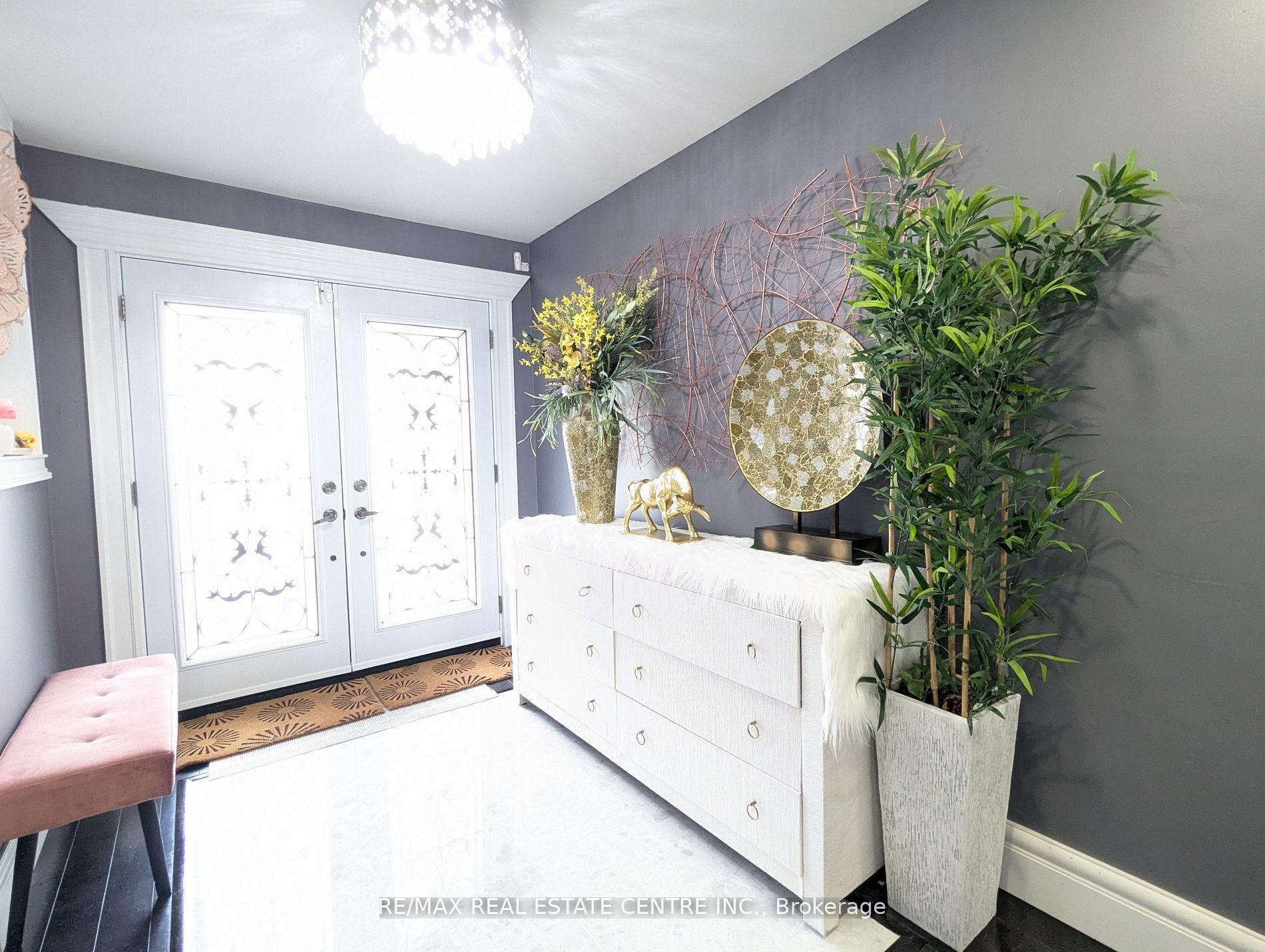 Photo 3 of 1 Brydon Crescent, Brampton, Northwood Park — HOMEH
