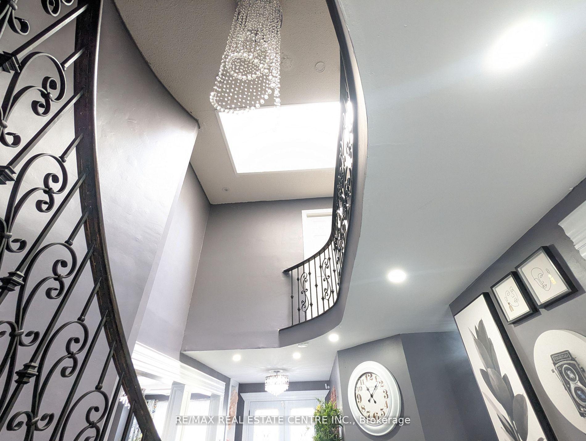 Photo 10 of 1 Brydon Crescent, Brampton, Northwood Park — HOMEH