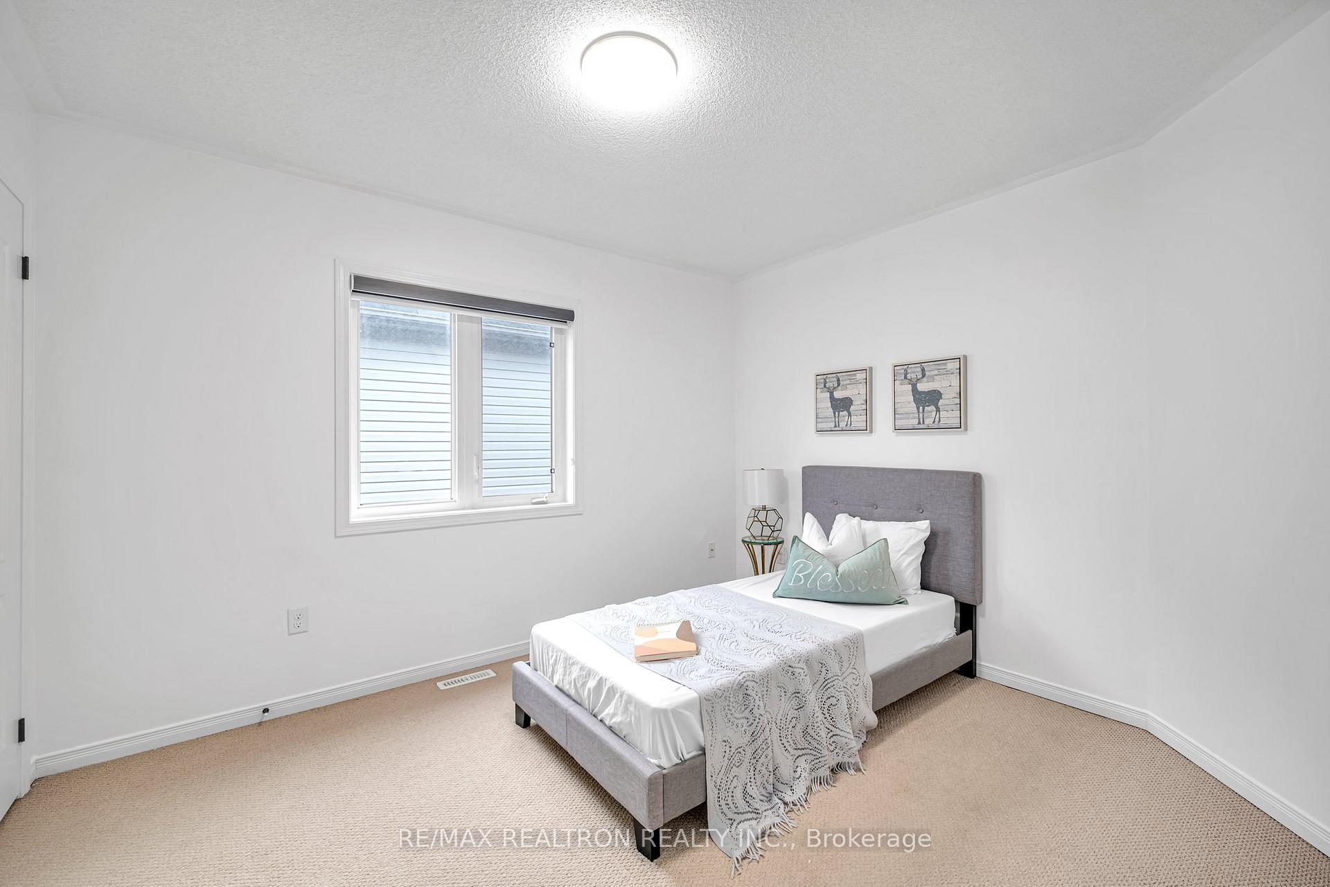Photo 17 of 27 Alldread Crescent, Clarington, Newcastle — HOMEH