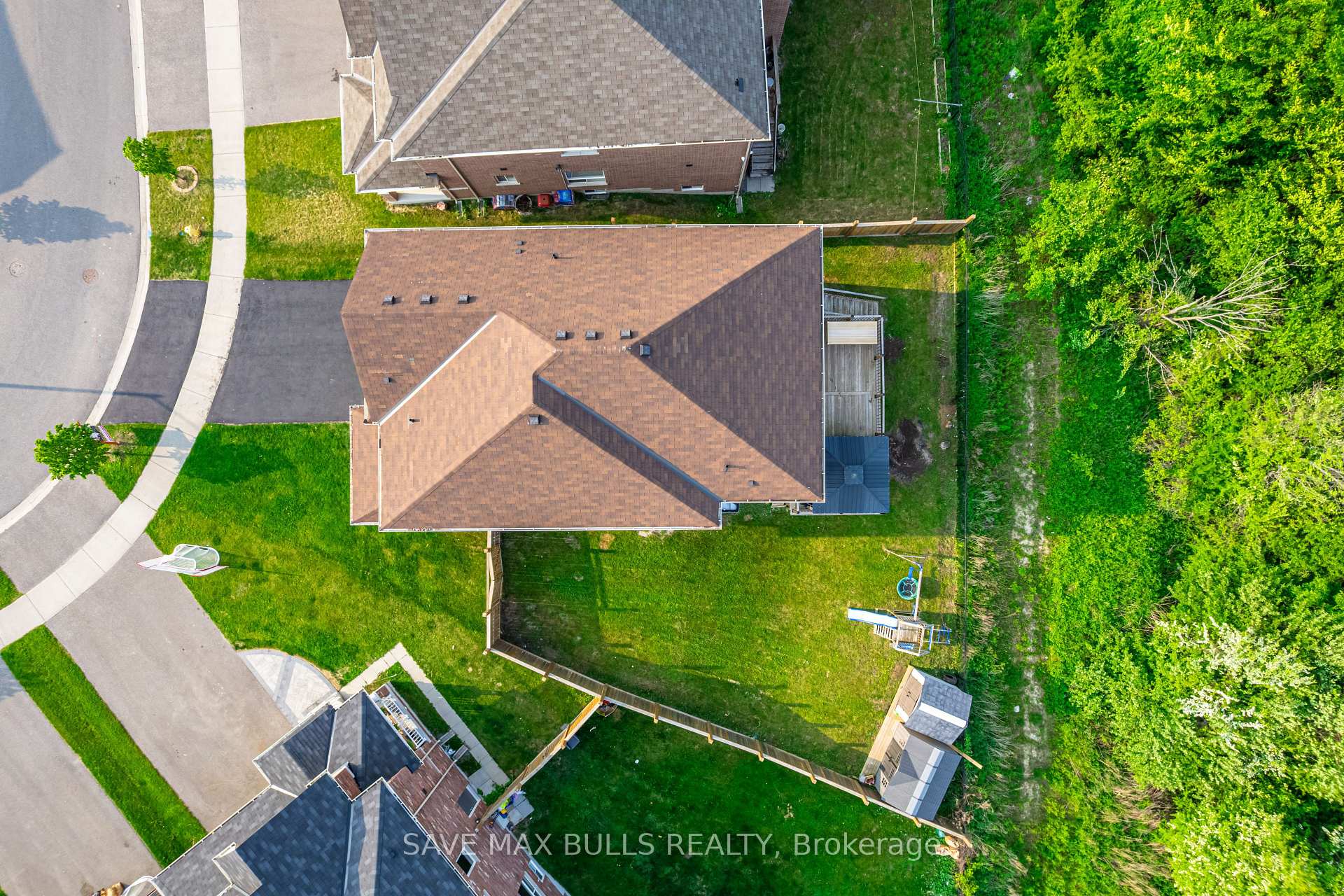 Photo 2 of 23 Kilpatrick Court, Clarington, Bowmanville — HOMEH