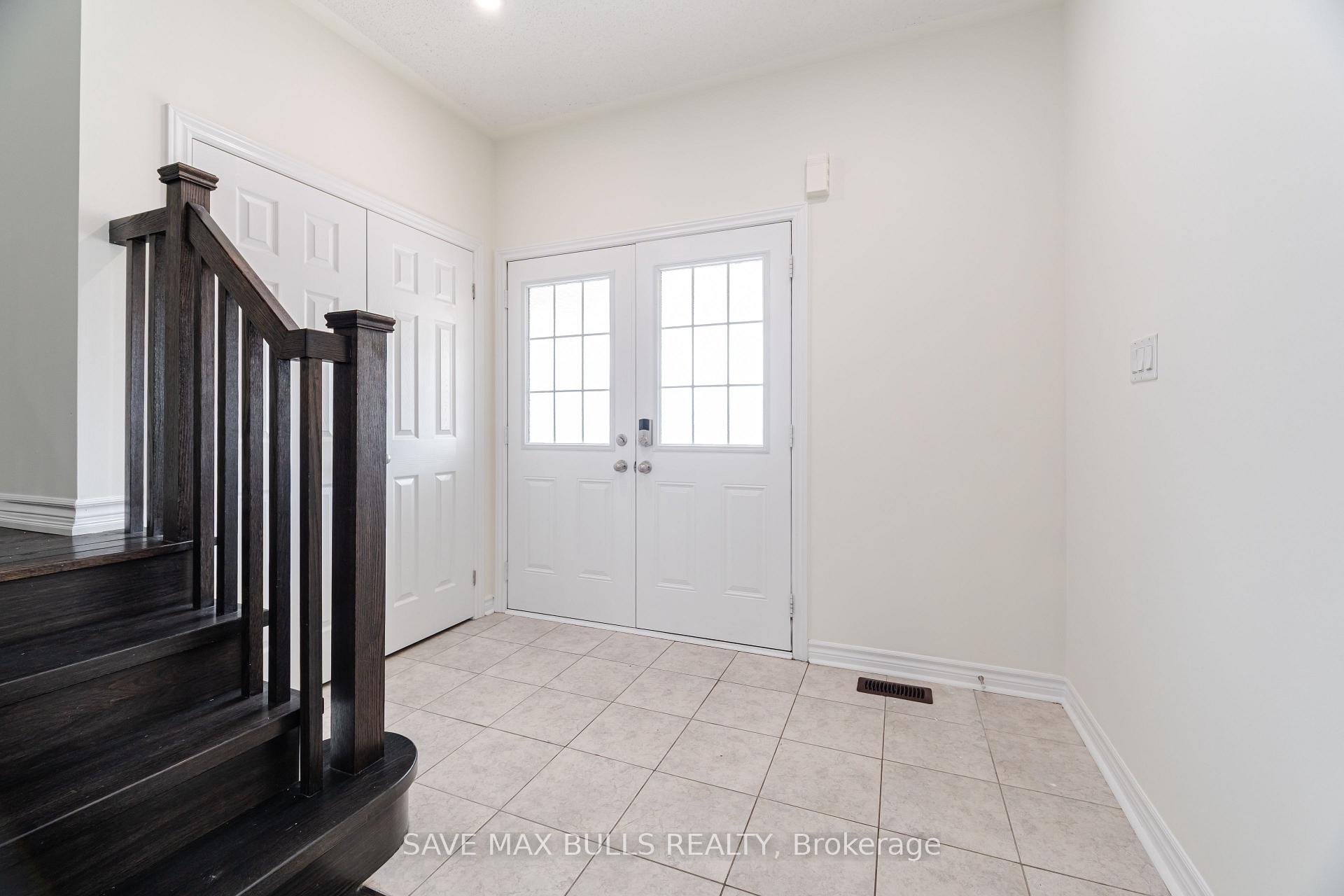 Photo 4 of 23 Kilpatrick Court, Clarington, Bowmanville — HOMEH