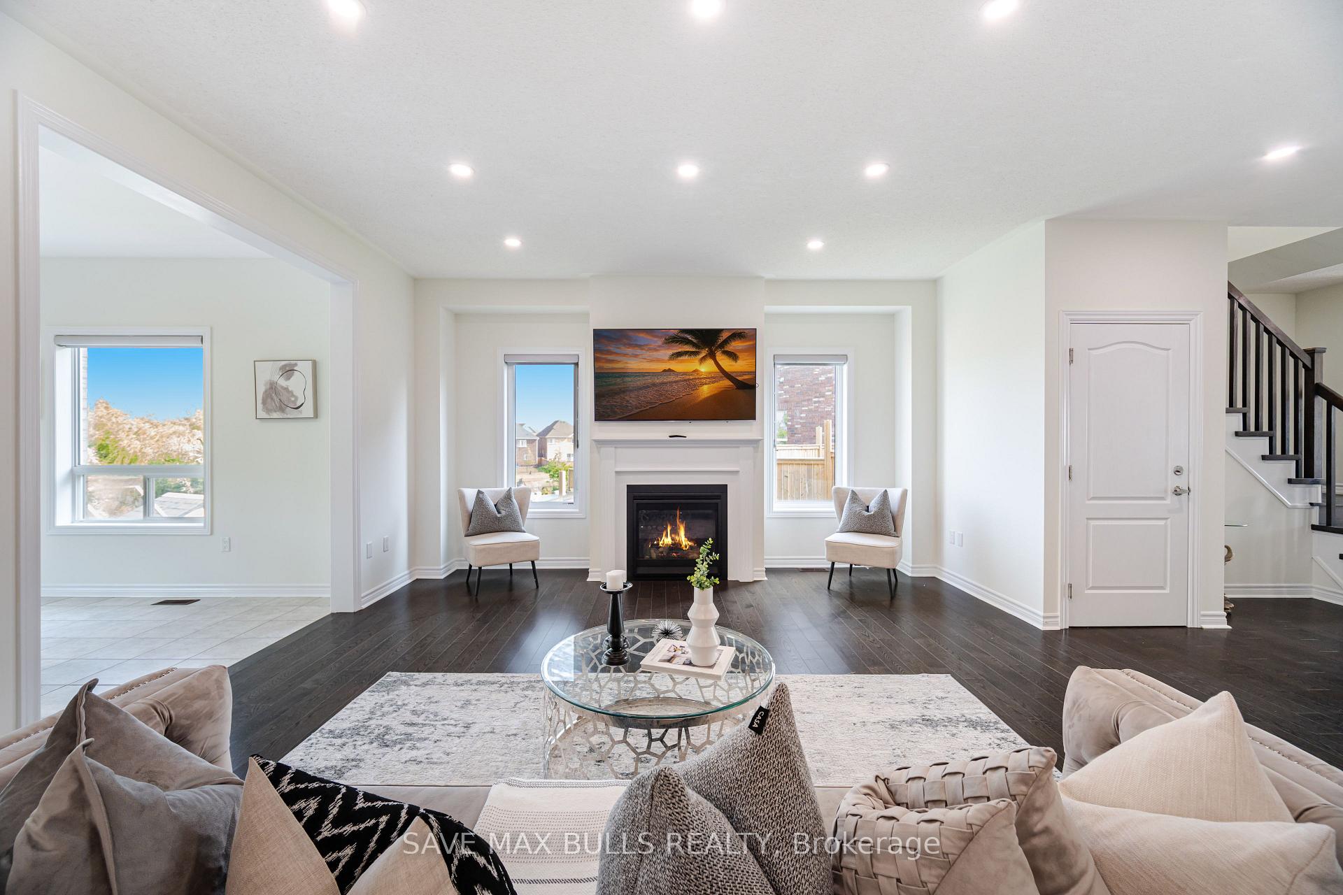 Photo 9 of 23 Kilpatrick Court, Clarington, Bowmanville — HOMEH
