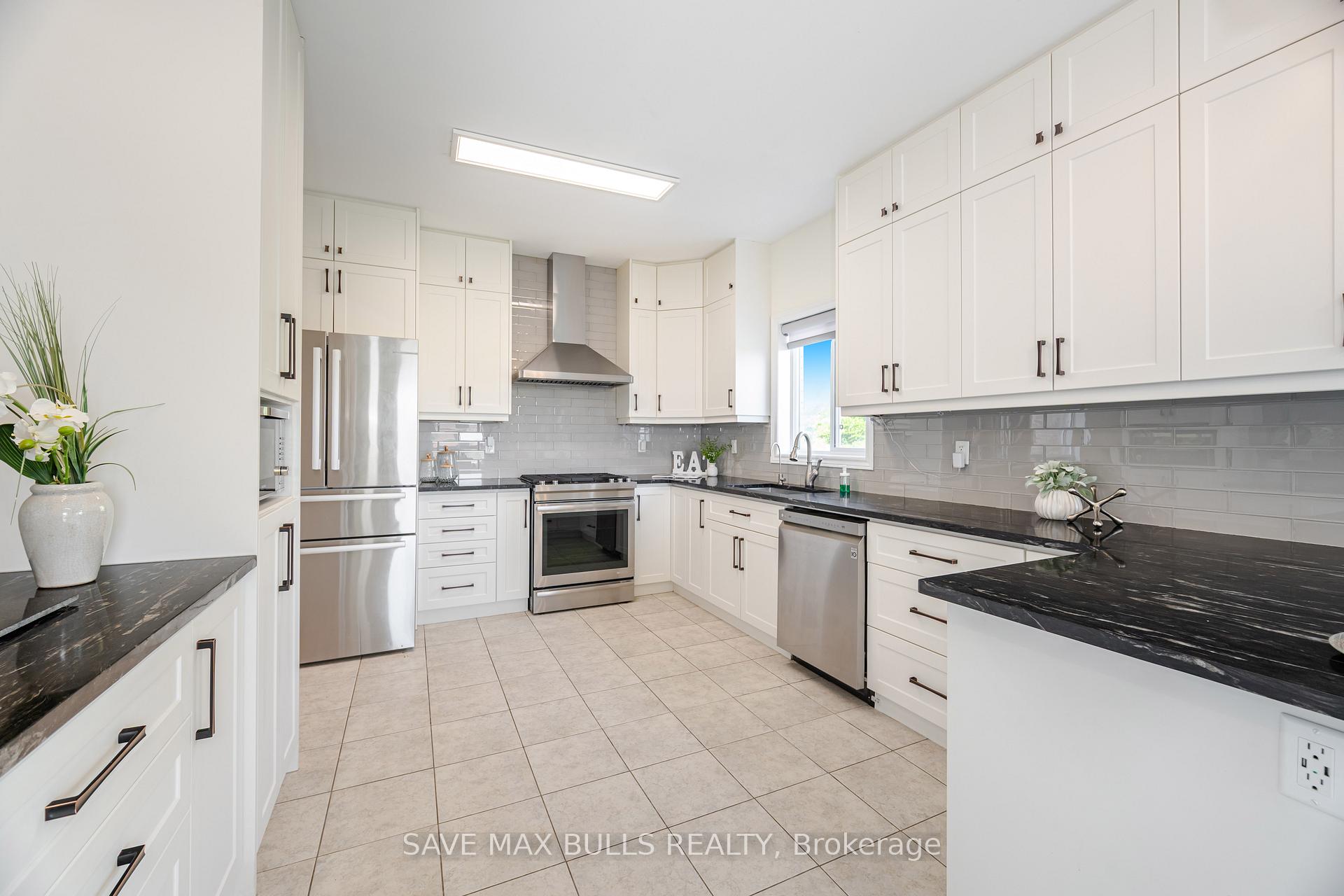 Photo 11 of 23 Kilpatrick Court, Clarington, Bowmanville — HOMEH