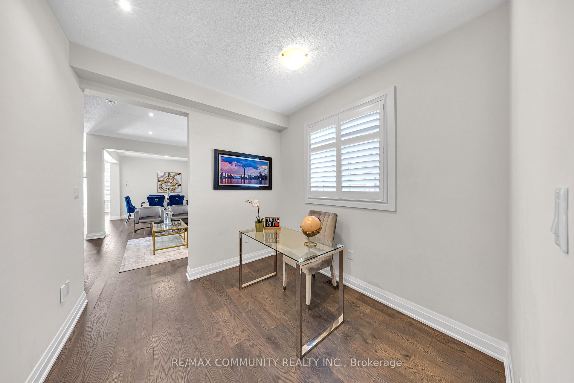 Photo 8 of 209 Castle Oaks Crossing, Brampton, Bram East — HOMEH