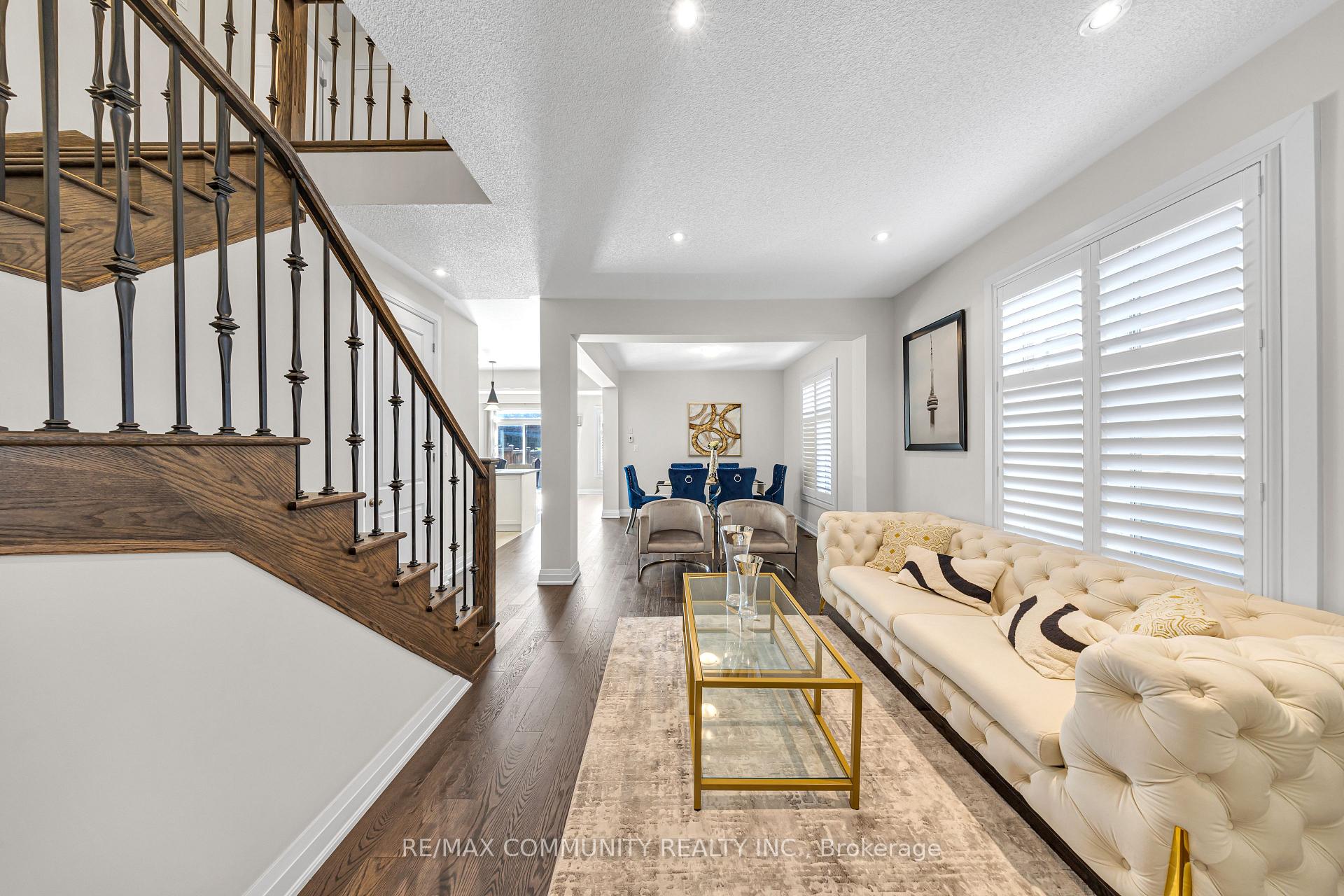 Photo 9 of 209 Castle Oaks Crossing, Brampton, Bram East — HOMEH