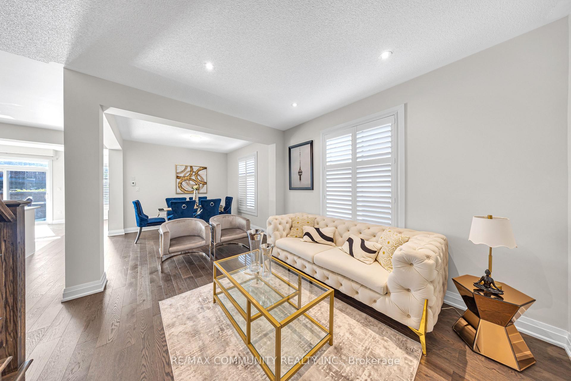 Photo 10 of 209 Castle Oaks Crossing, Brampton, Bram East — HOMEH