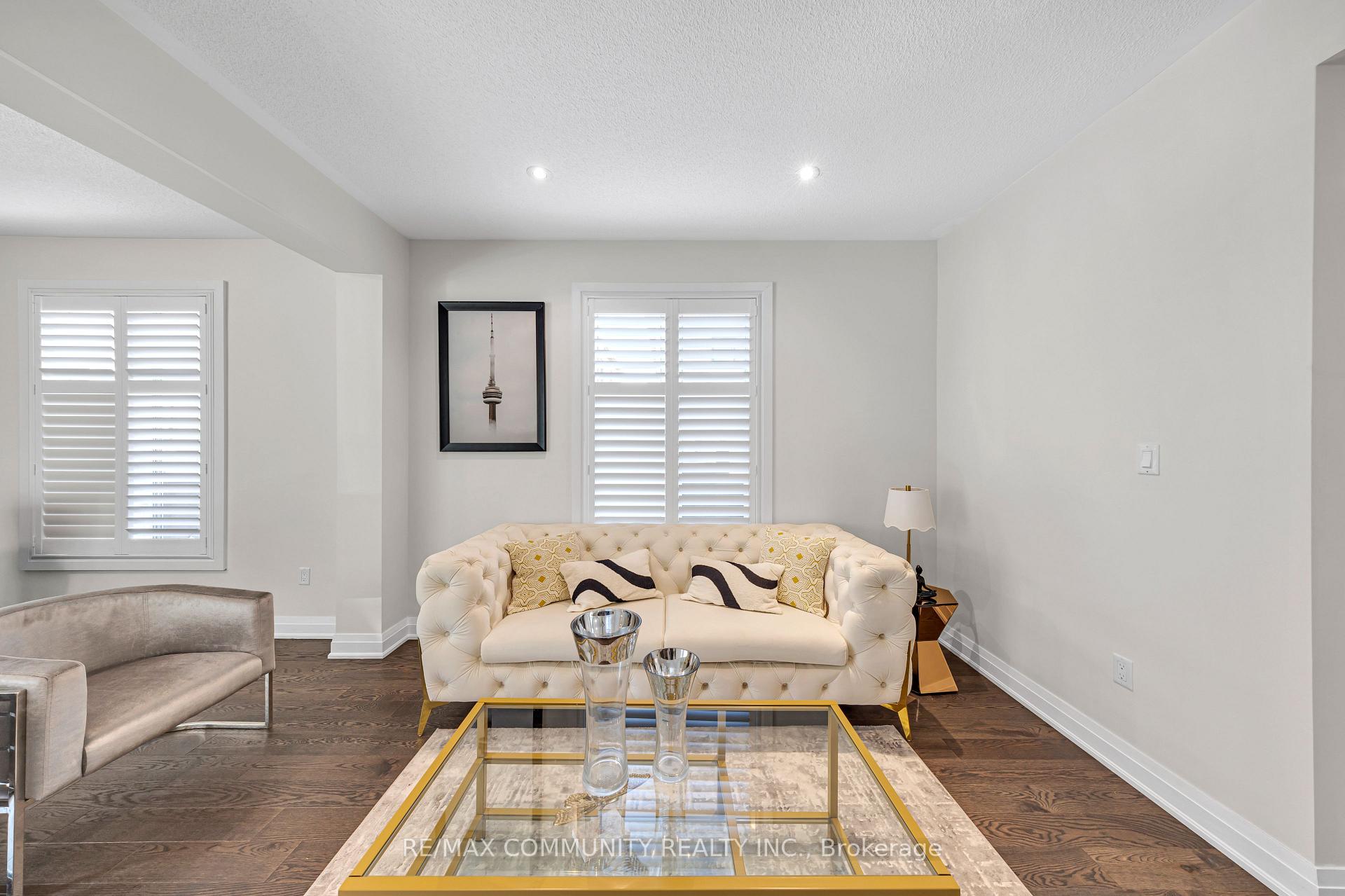 Photo 11 of 209 Castle Oaks Crossing, Brampton, Bram East — HOMEH