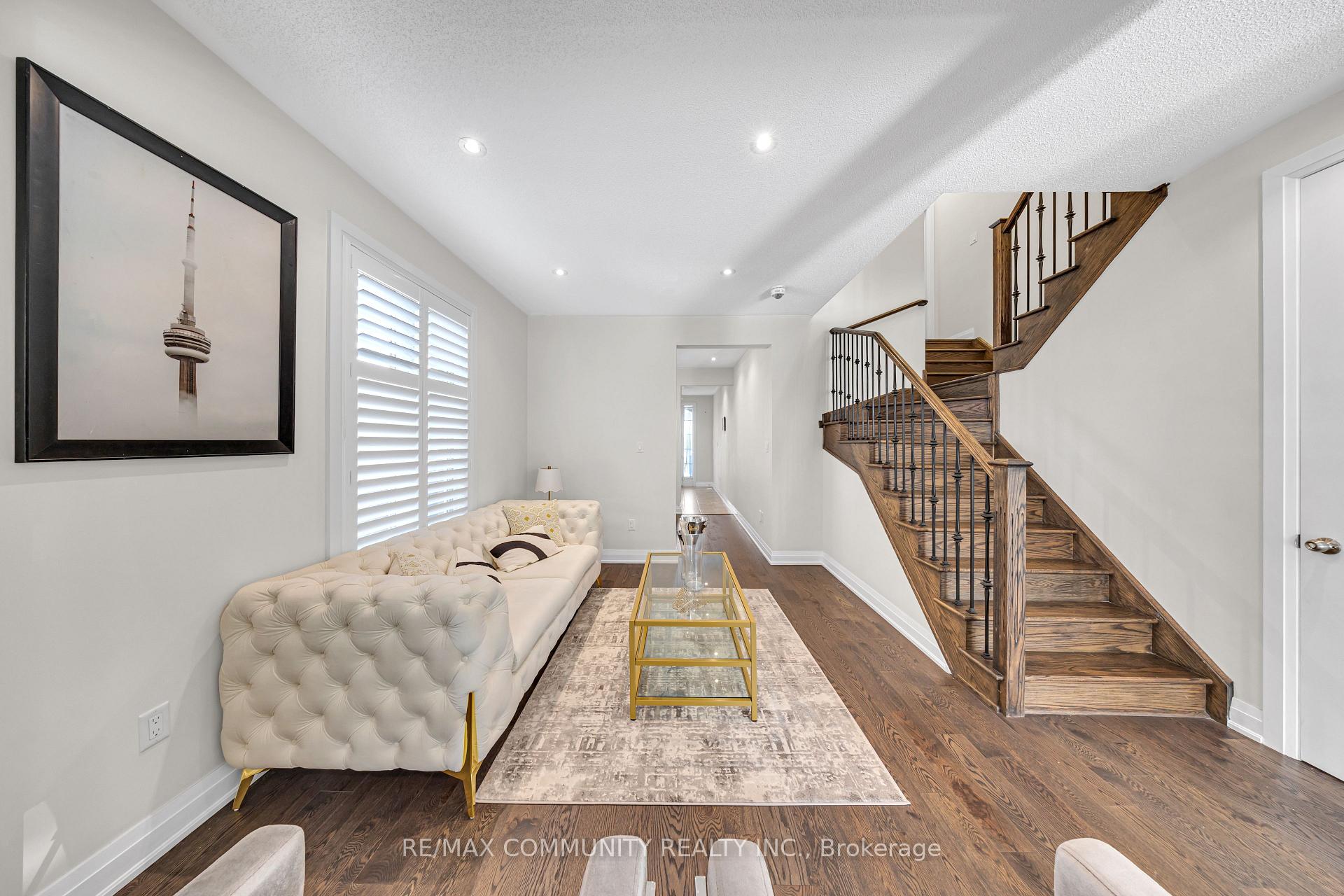 Photo 12 of 209 Castle Oaks Crossing, Brampton, Bram East — HOMEH