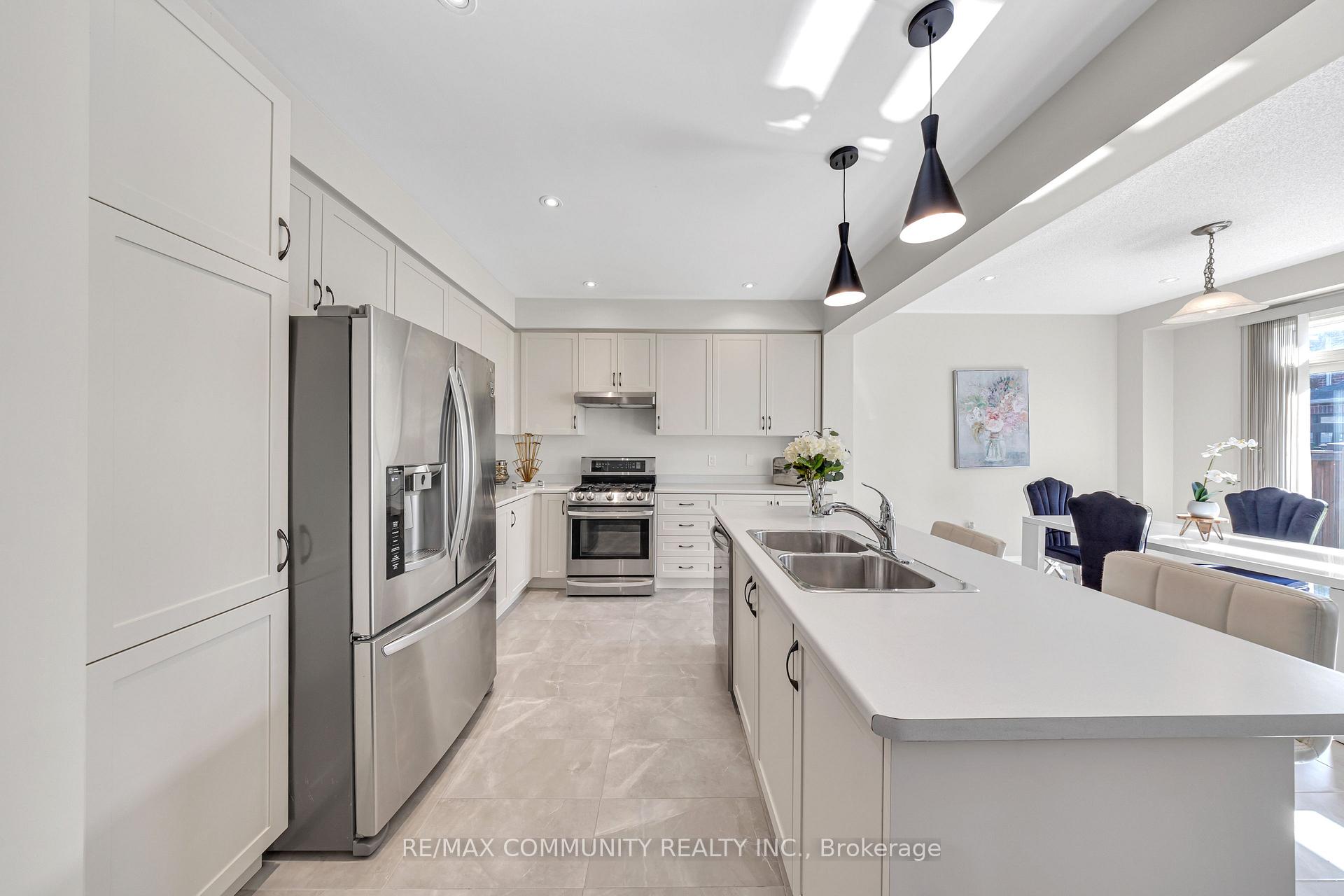 Photo 16 of 209 Castle Oaks Crossing, Brampton, Bram East — HOMEH