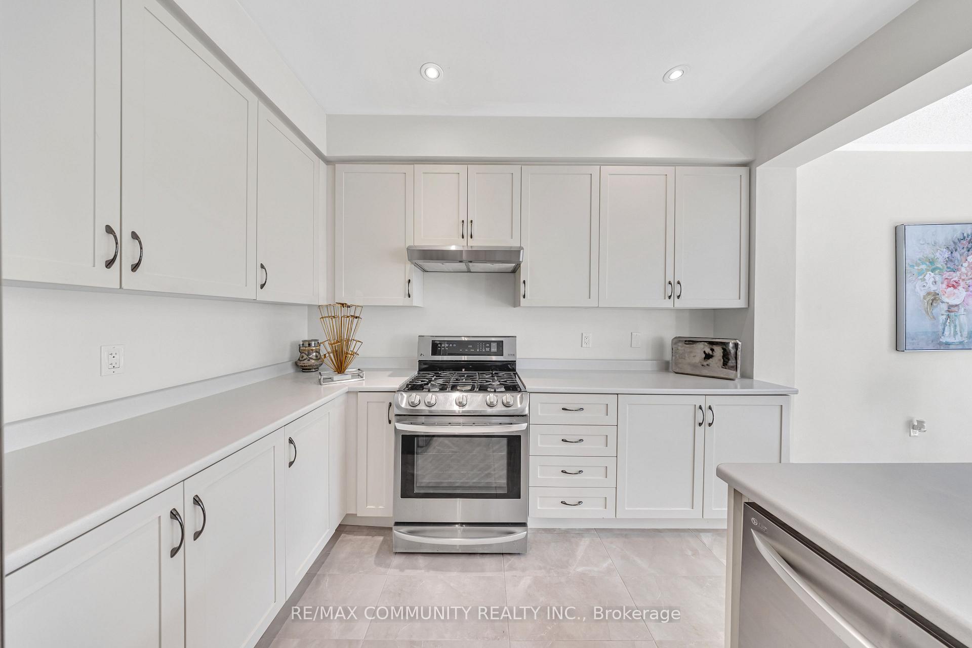 Photo 17 of 209 Castle Oaks Crossing, Brampton, Bram East — HOMEH