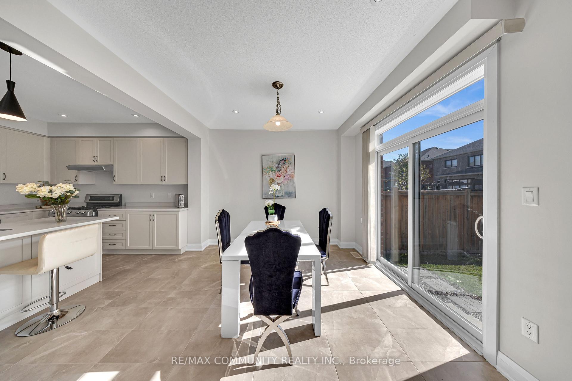 Photo 22 of 209 Castle Oaks Crossing, Brampton, Bram East — HOMEH
